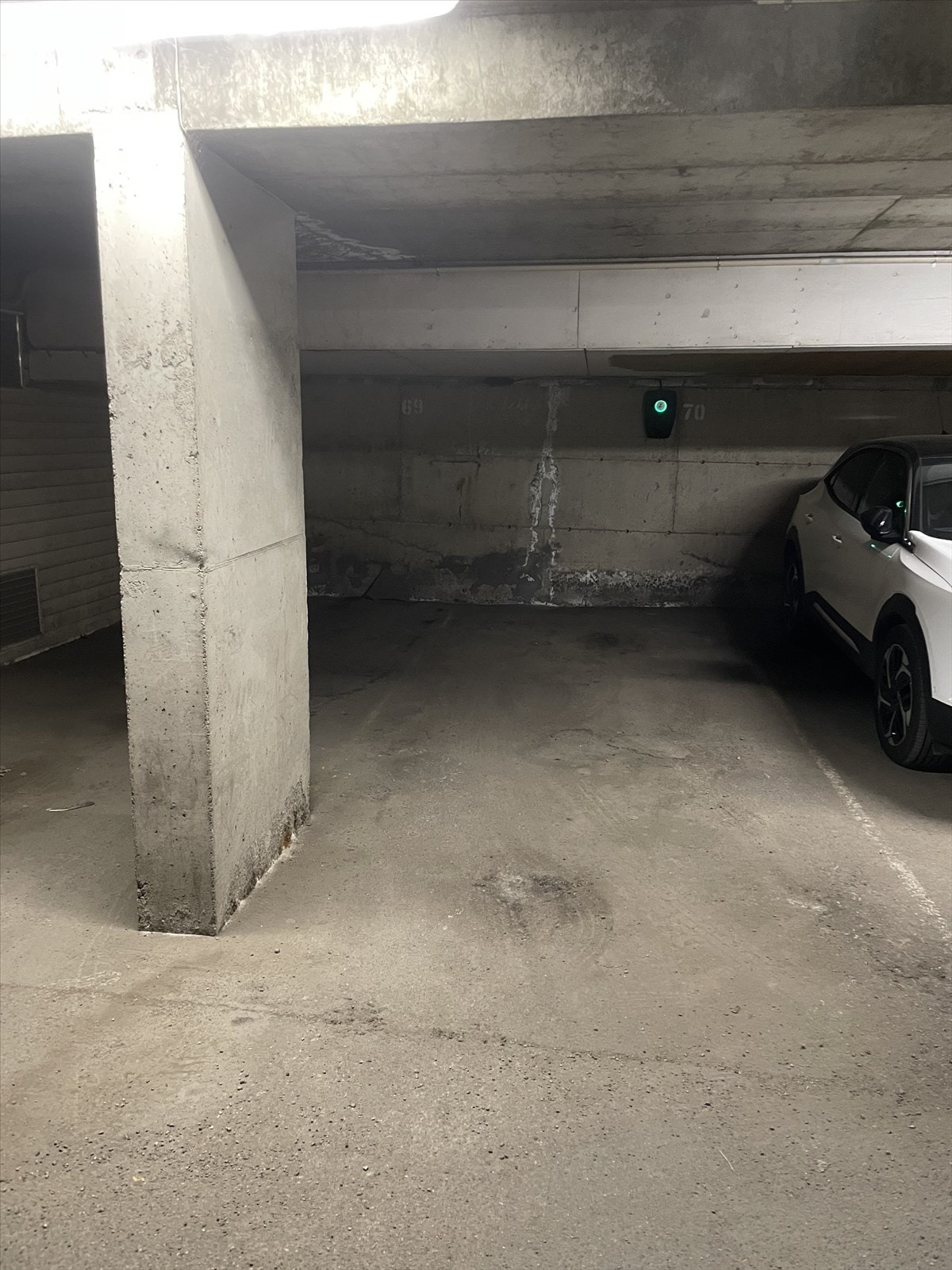 Leiligheten disponerer en garasjeplass med elbil lader Galleribilde