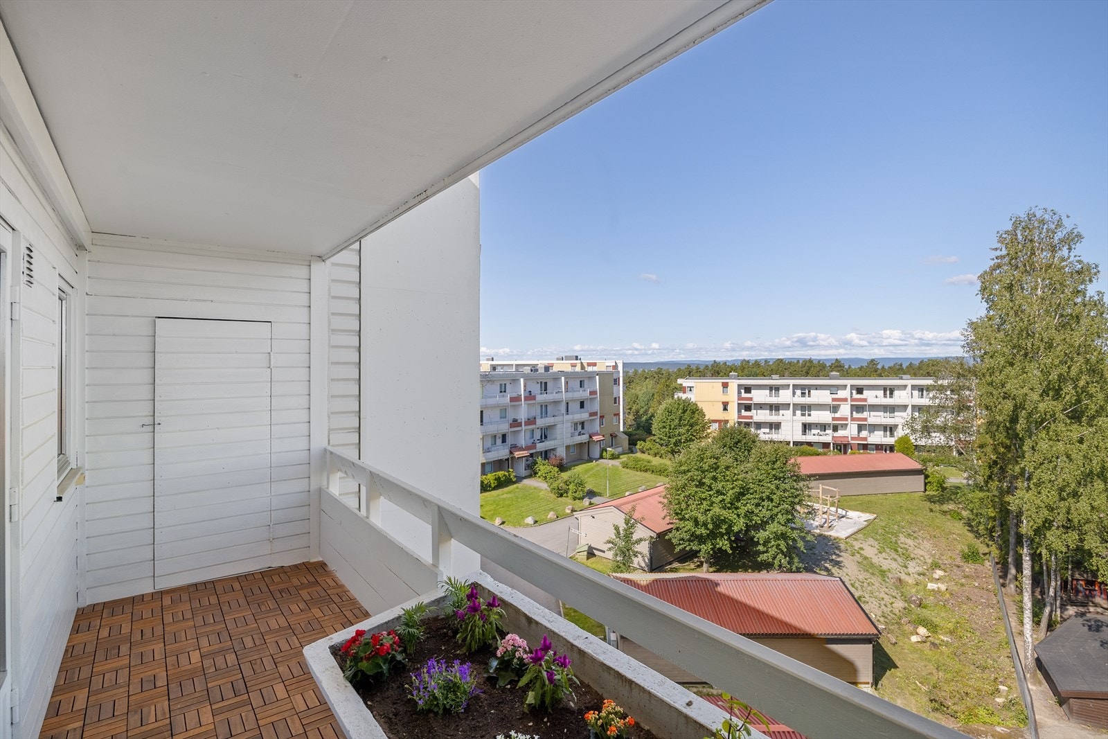 Fra stuen er det adkomst til nord-vestvendt balkong med svært gode solforhold Galleribilde