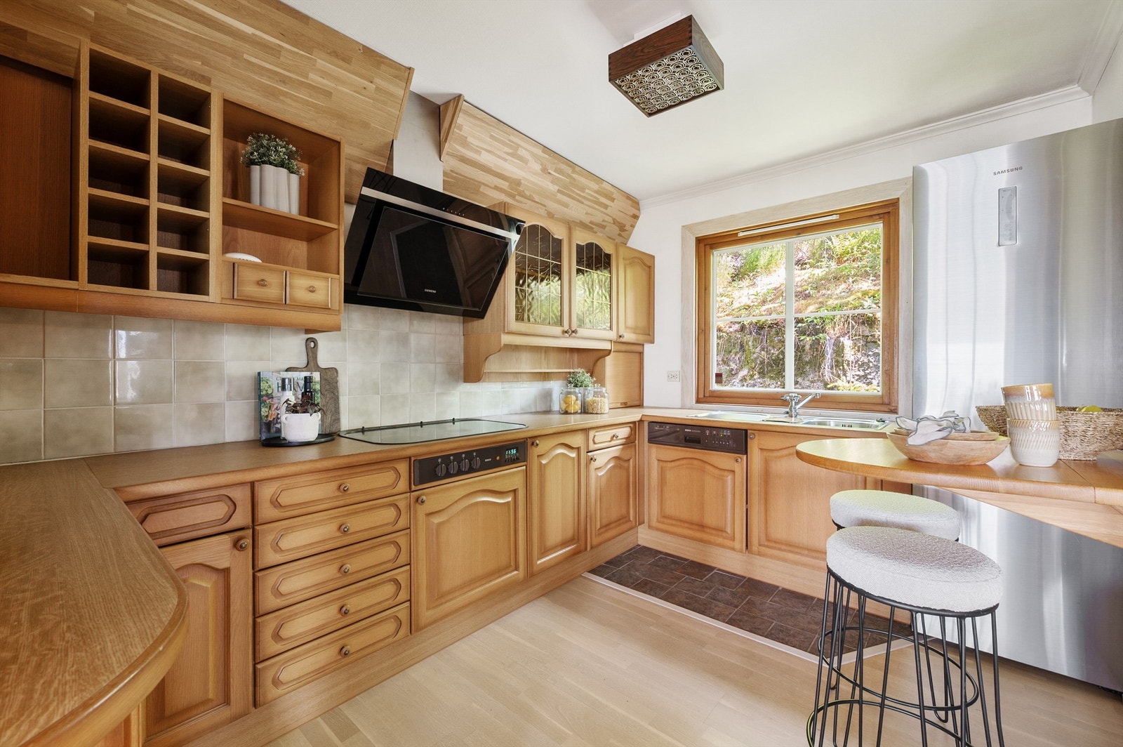 Godt med skap- og benkeplass. Galleribilde