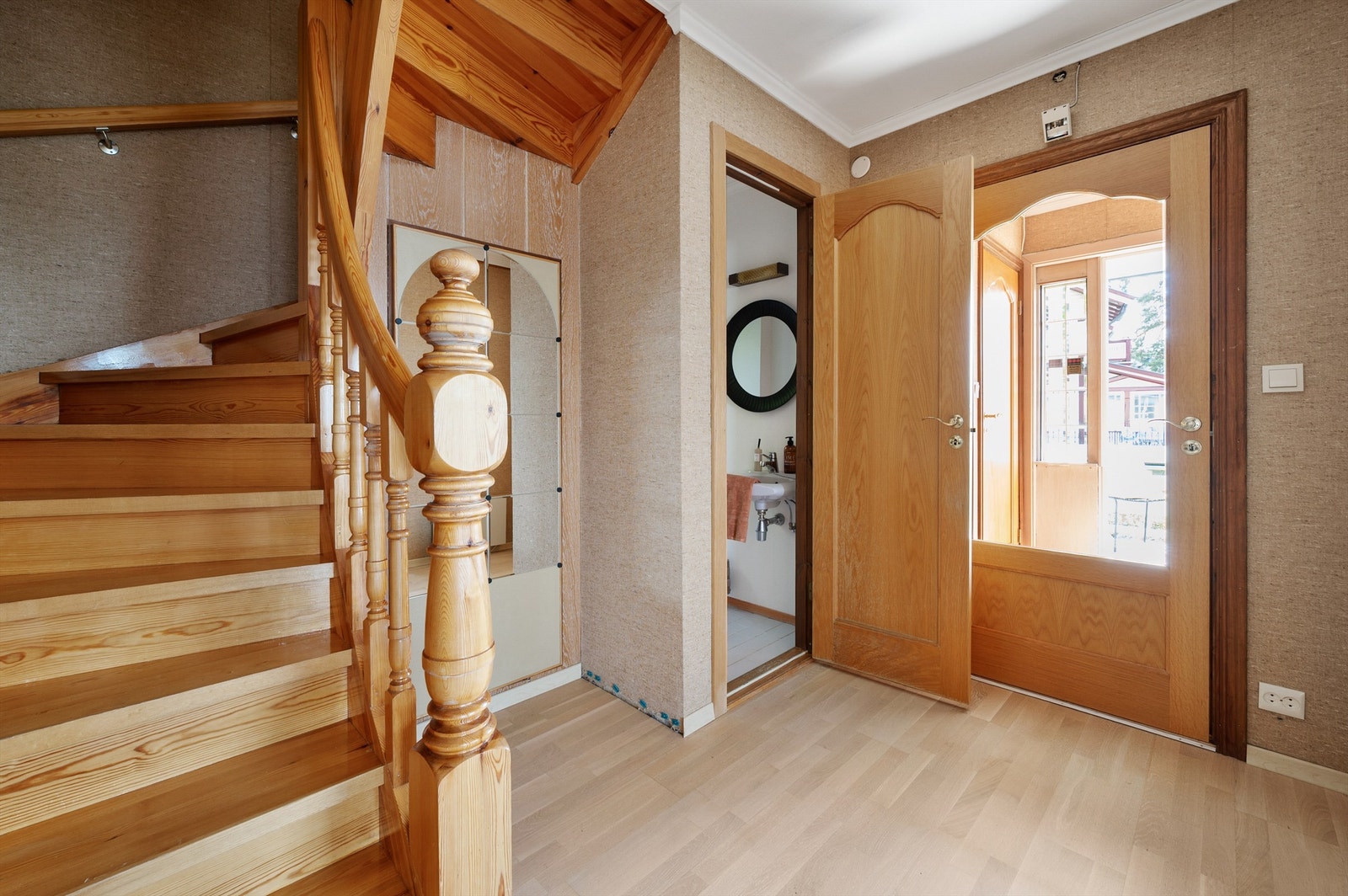 Gang mot vindfang på hovedplanet. Galleribilde