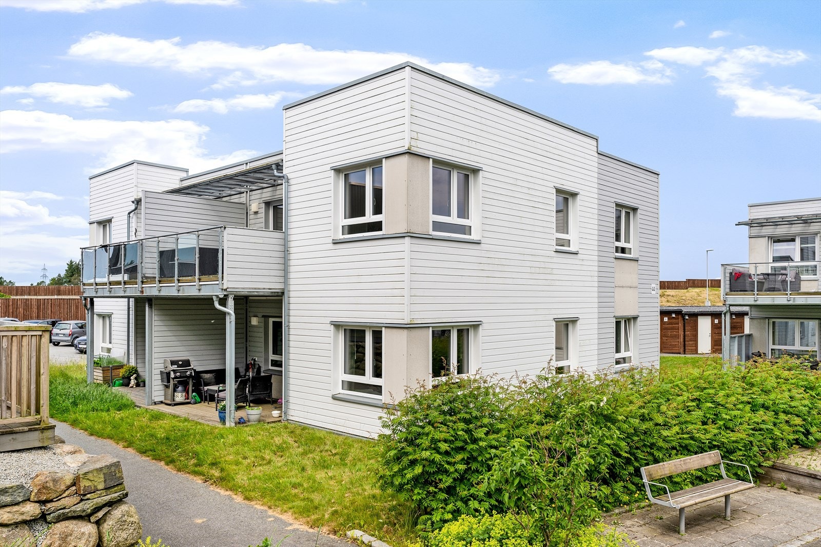 Leiligheten ligger i byggets 2. etasje Galleribilde