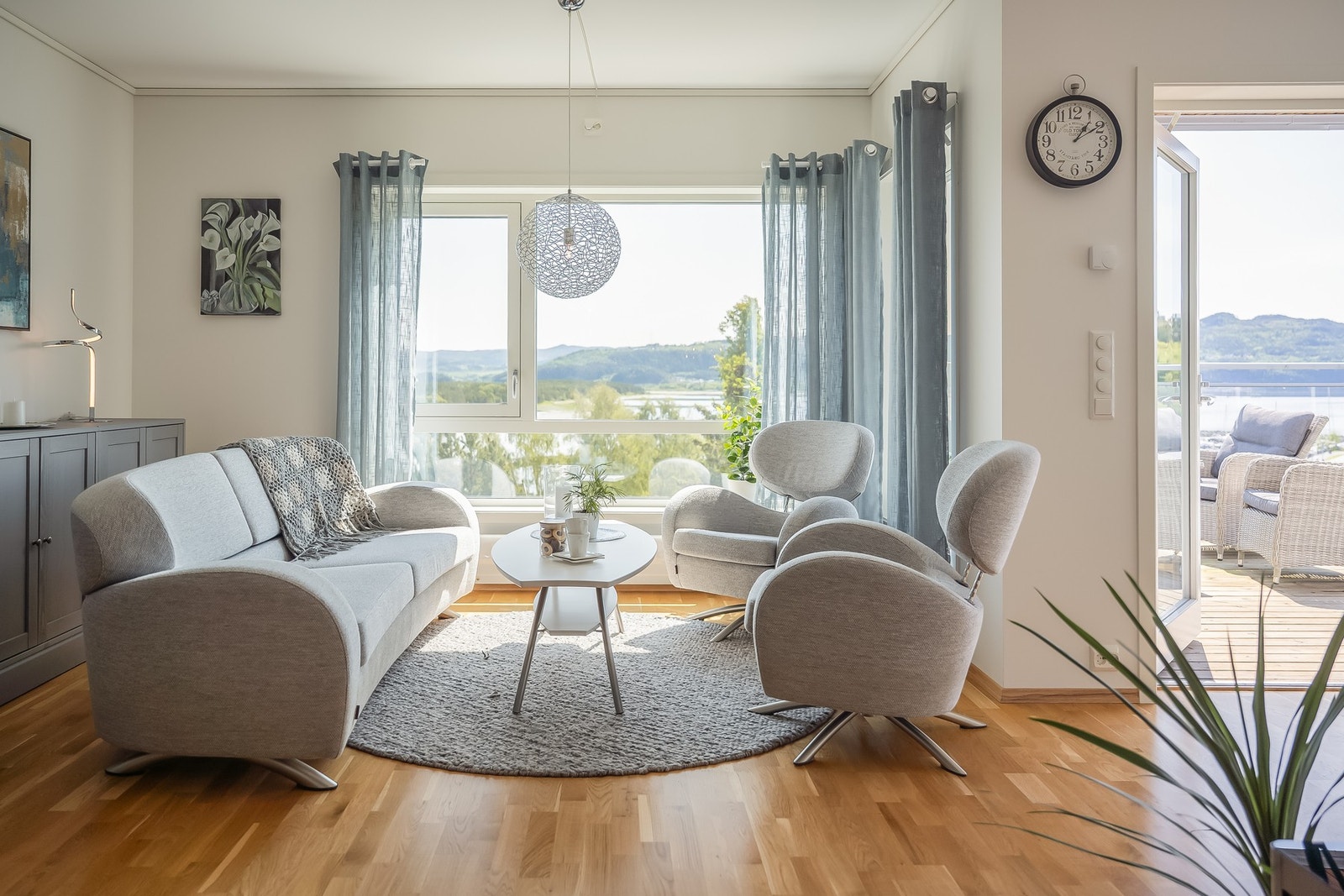 En flott og stor 3-roms leilighet beliggende i toppetasjen i et attraktivt område ved Storvika og havna. Galleribilde
