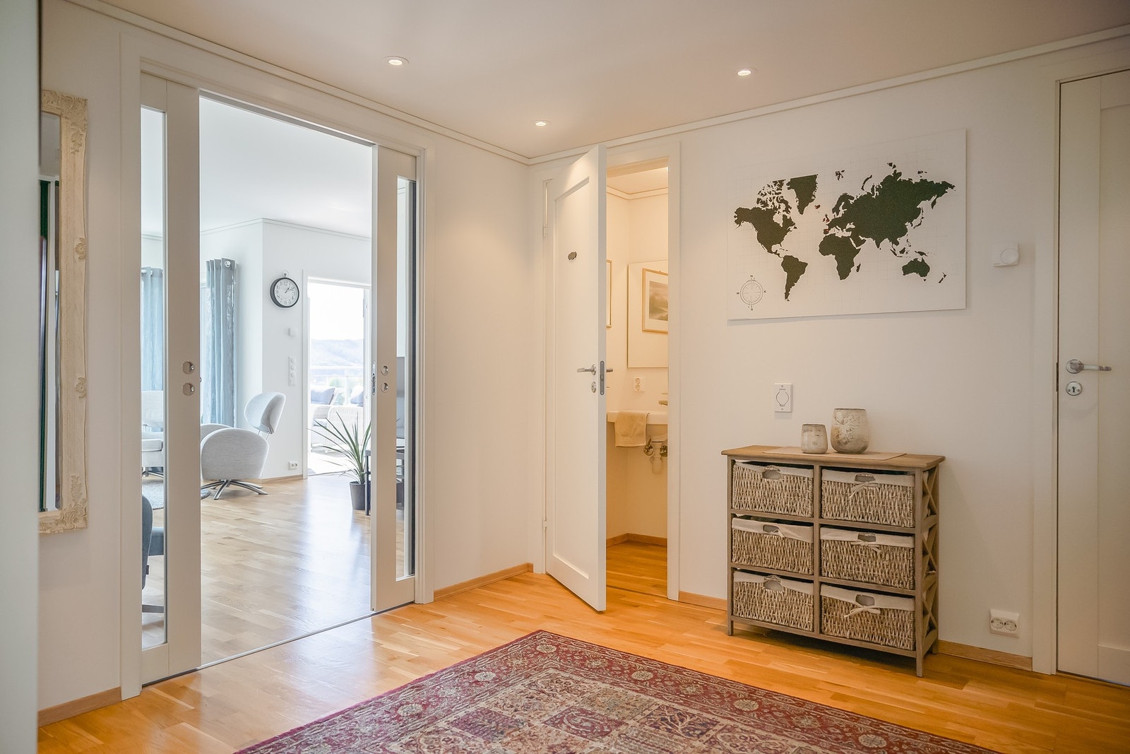 Velkommen inn til en gjennomgående og romslig leilighet. Galleribilde