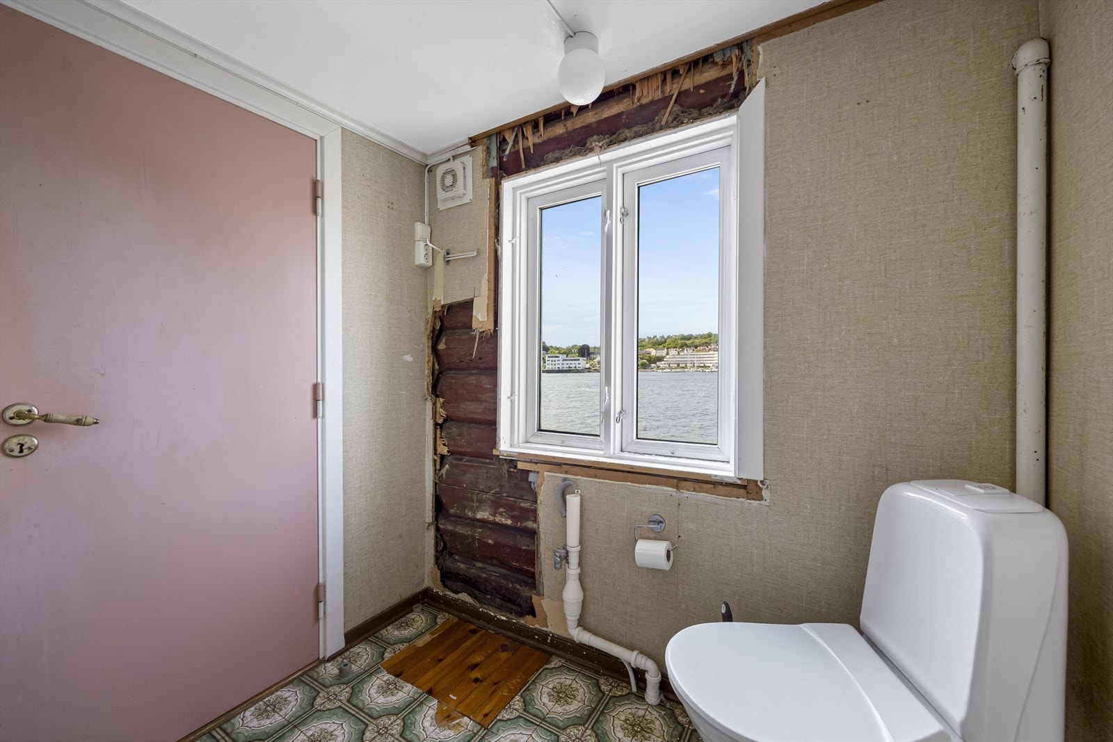 Bad med wc. Galleribilde