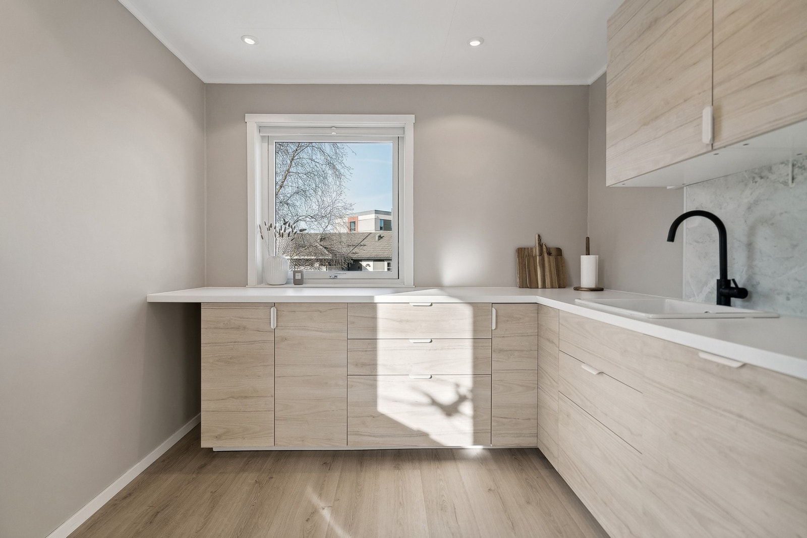 Nydelig Ikea- kjøkkeninnredning fra 2022/2023. Galleribilde