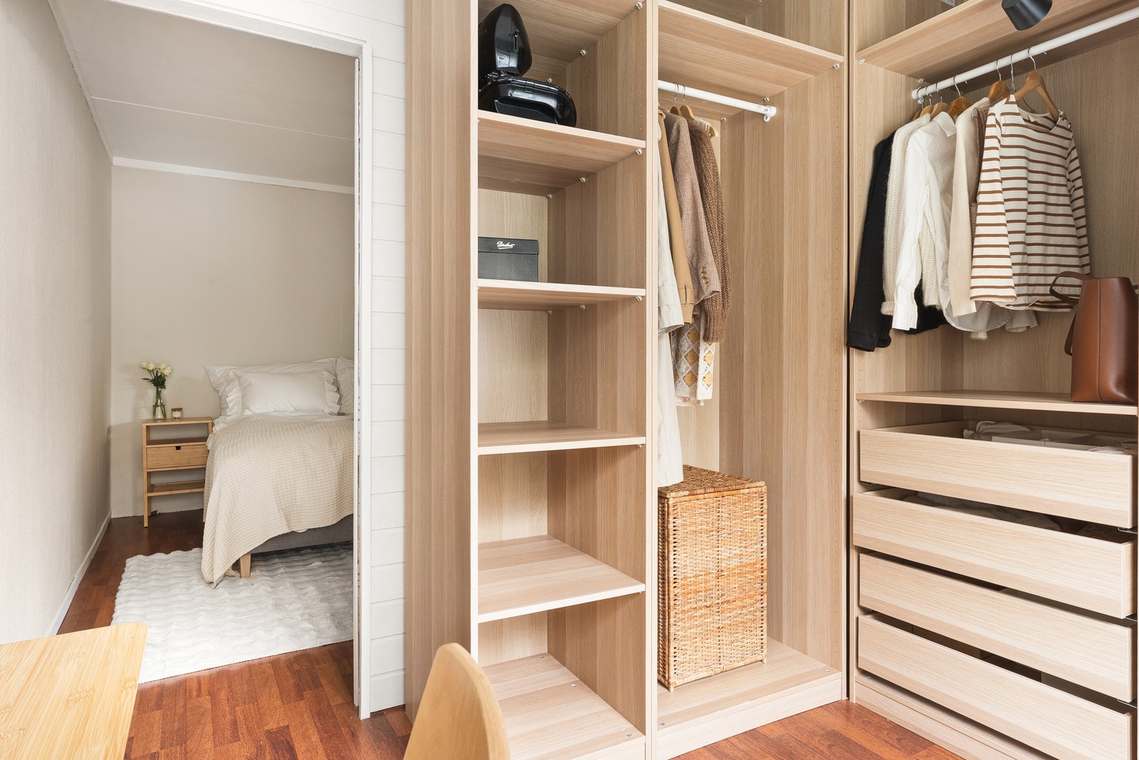 Rommet har en god utforming og tilknyttet walk-in garderobe. Galleribilde