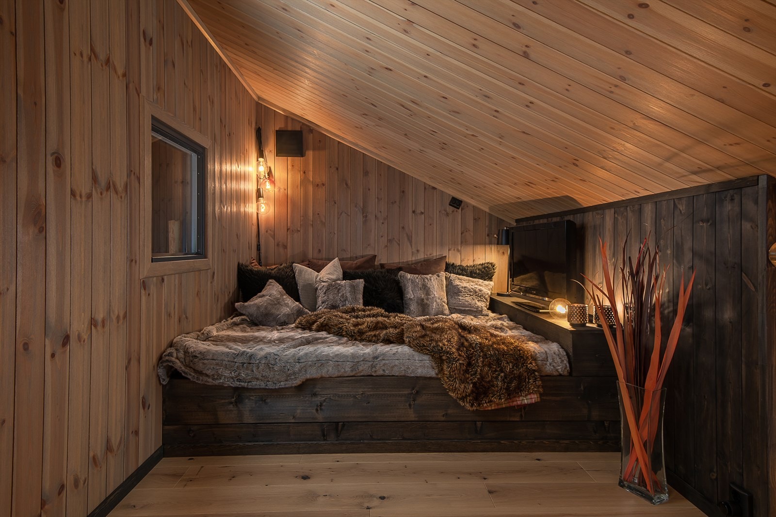 I det ene hjørnet av hemsen har eier etablert en daybed. Galleribilde