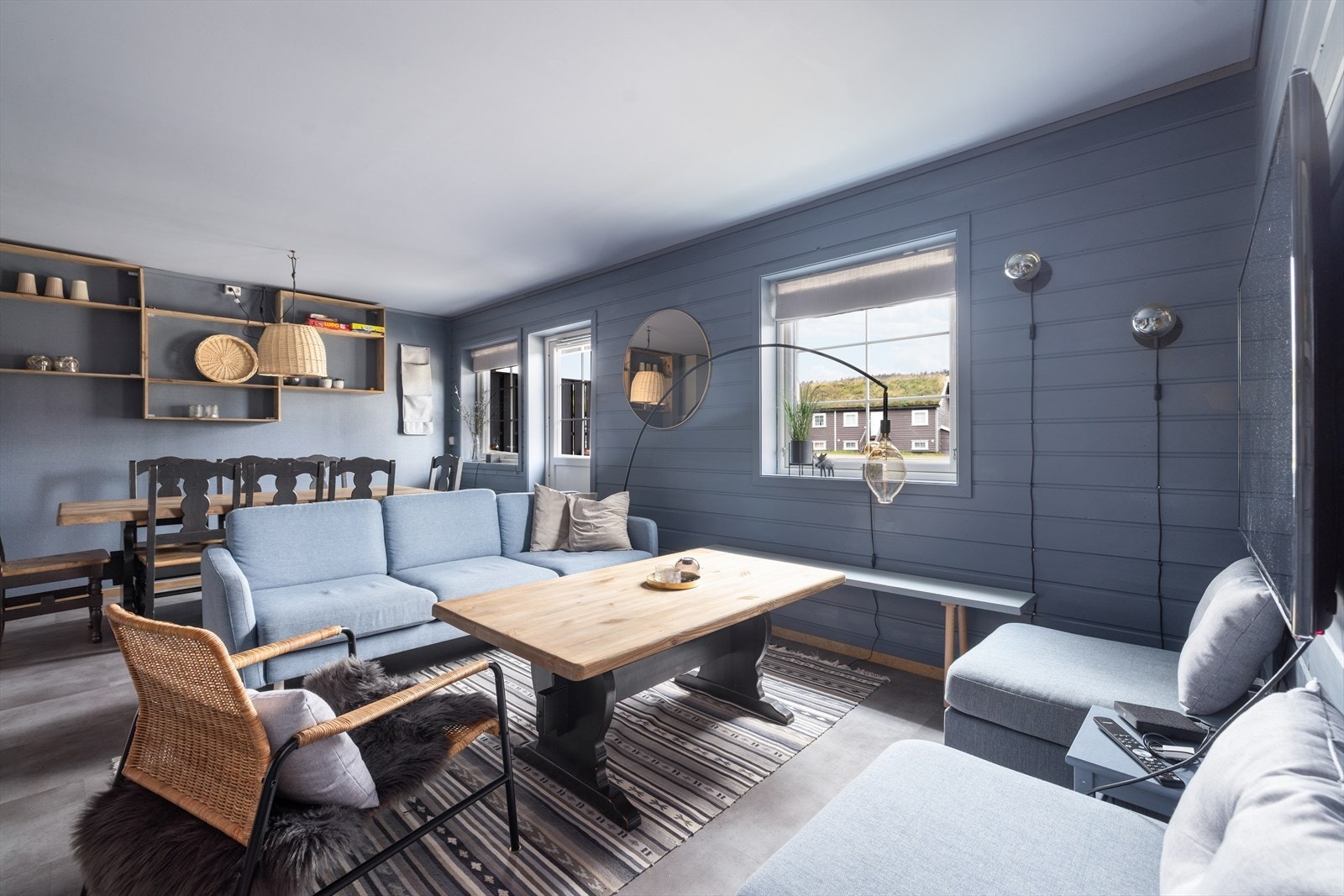 Her er det fine møbleringsmuligheter og hele tre soverom som gir plass til mange. Galleribilde