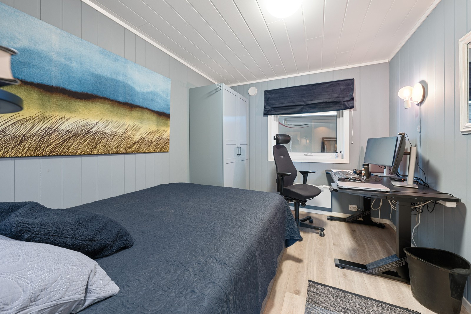 Soverommene gir en rolig og behagelig sone for hele familien.