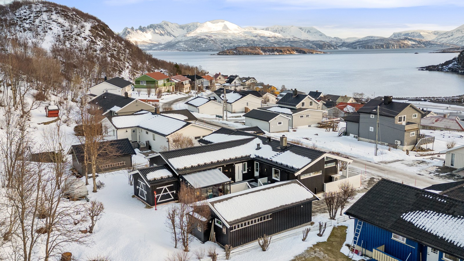 Rolig nabolag med svært lite trafikk - ideelt for barnefamilier.