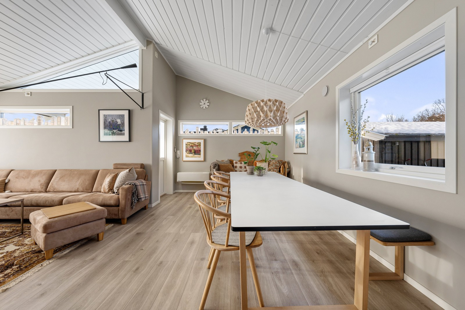 Plass til langbord - Perfekt for gjester og hyggelige middager.