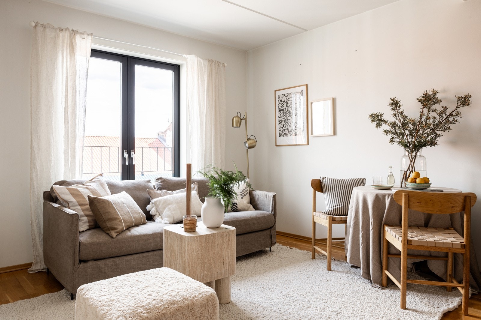 God plass til sofa og spisemøblemnet. Galleribilde