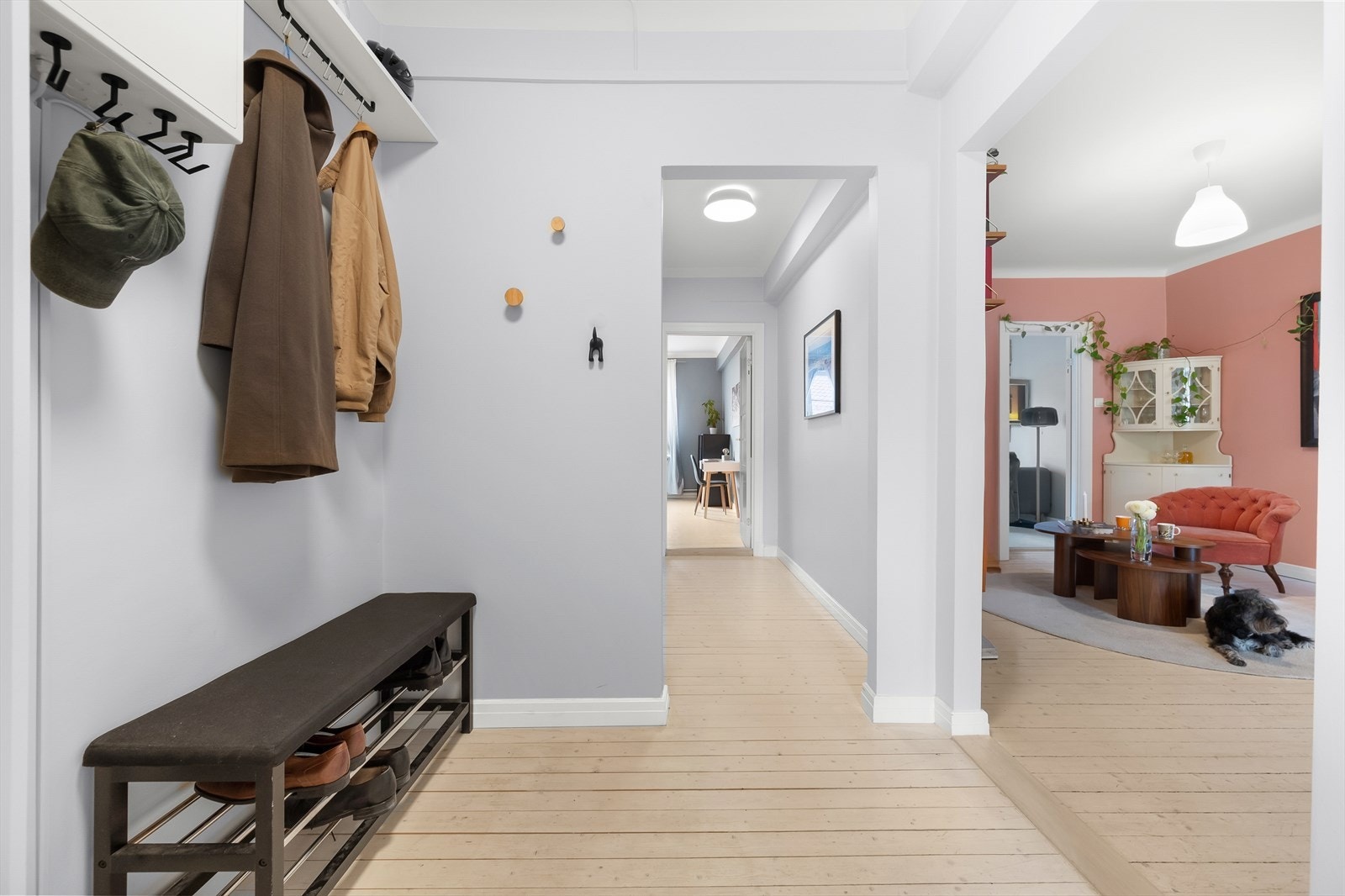 Det er lagringsplass i to boder på loft og kjeller på totalt 8 kvm. Galleribilde