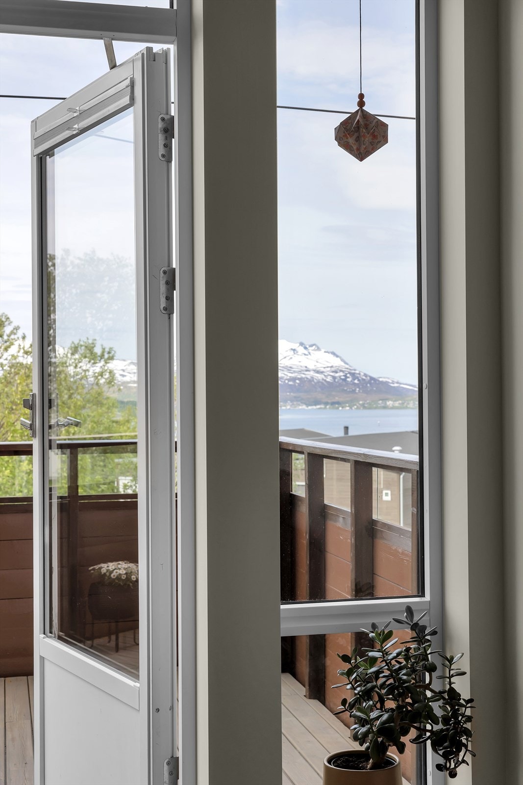Utgang til veranda fra stue Galleribilde
