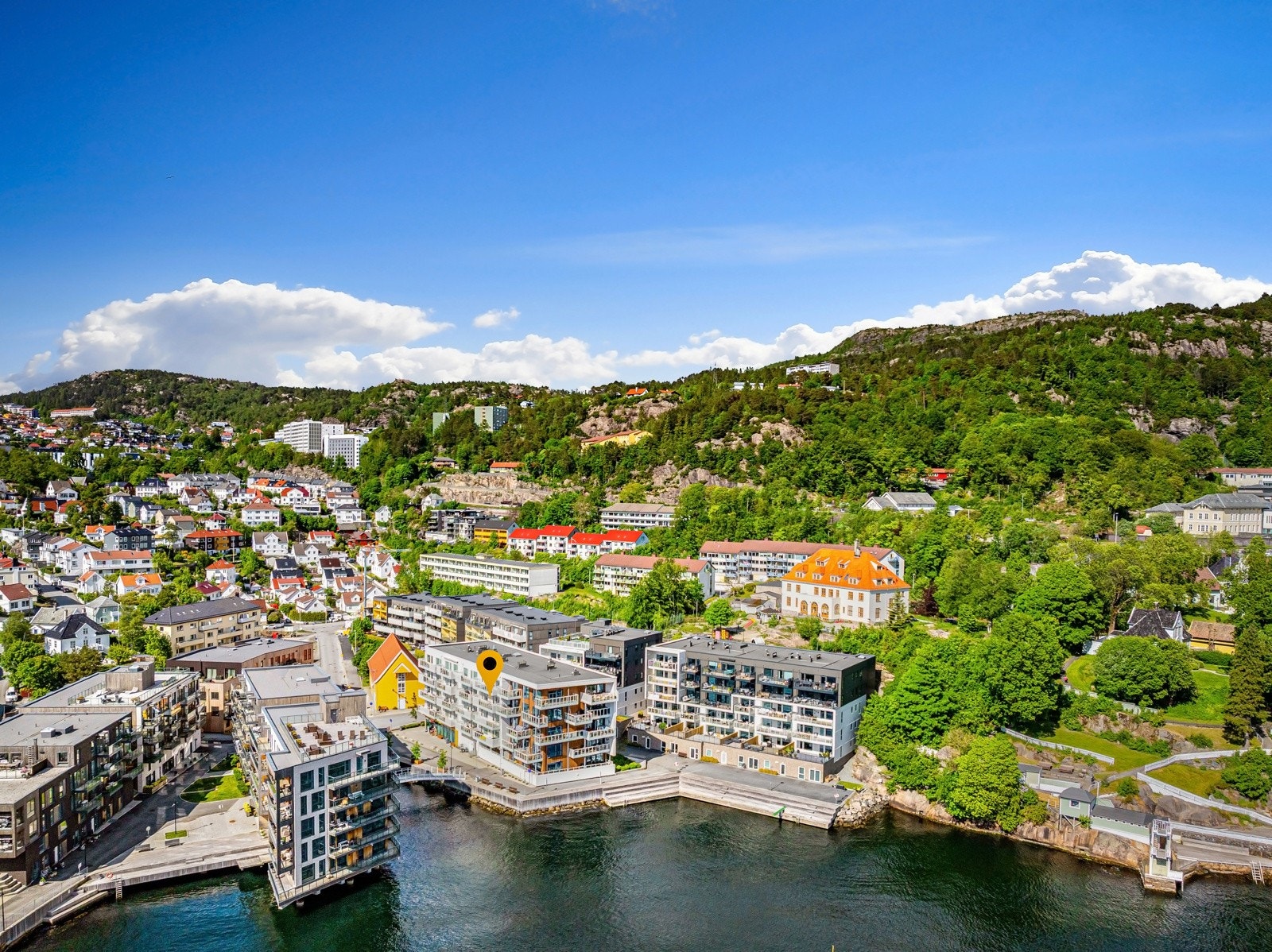 - Dette er en bolig som passer perfekt for deg som ønsker en moderne, velutstyrt og lettstelt leilighet i rolige omgivelser - med høy bokvalitet og kort vei til det meste - Galleribilde