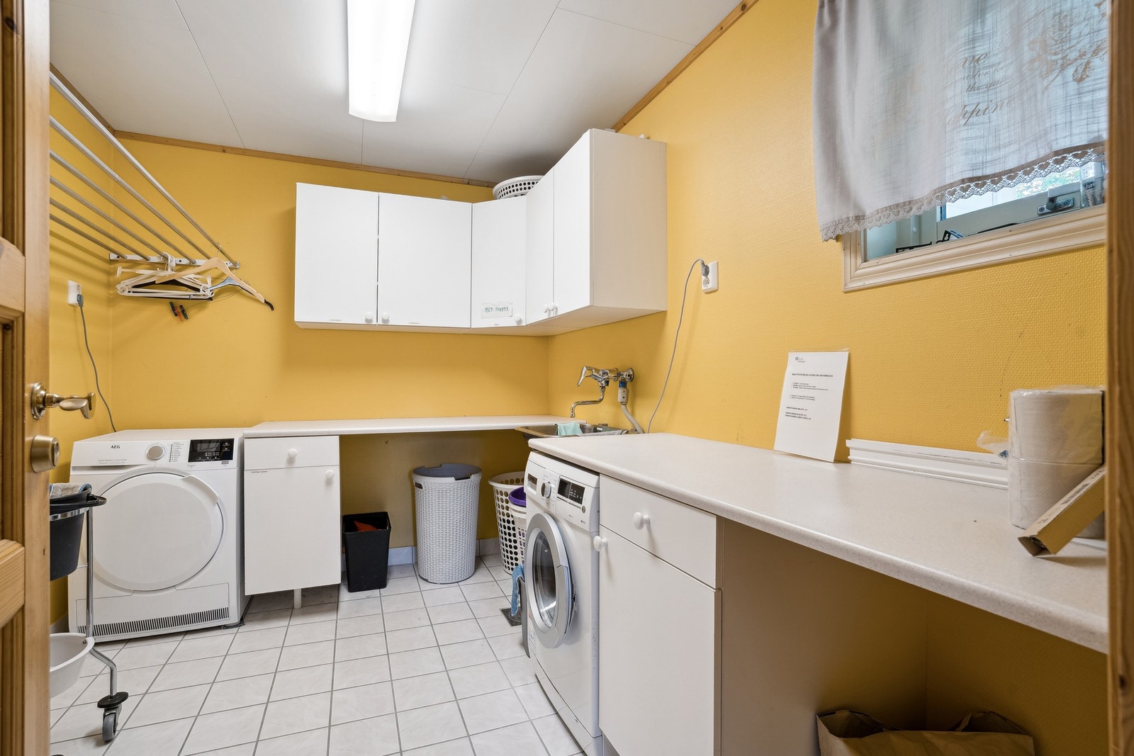 Vaskerom Galleribilde