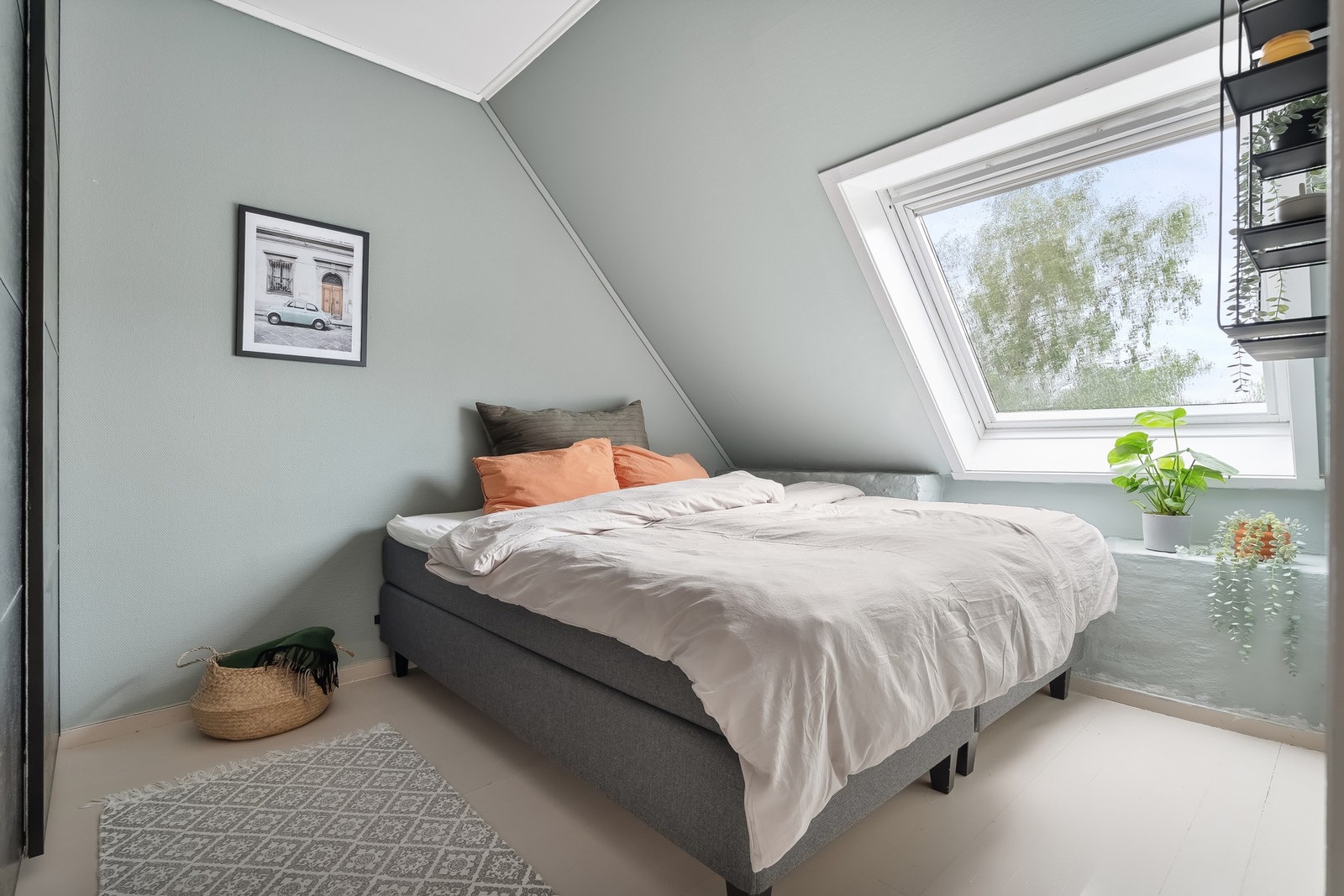 Soverommet er av god størrelse og har plass til dobbeltseng med tilhørende møblement. Galleribilde