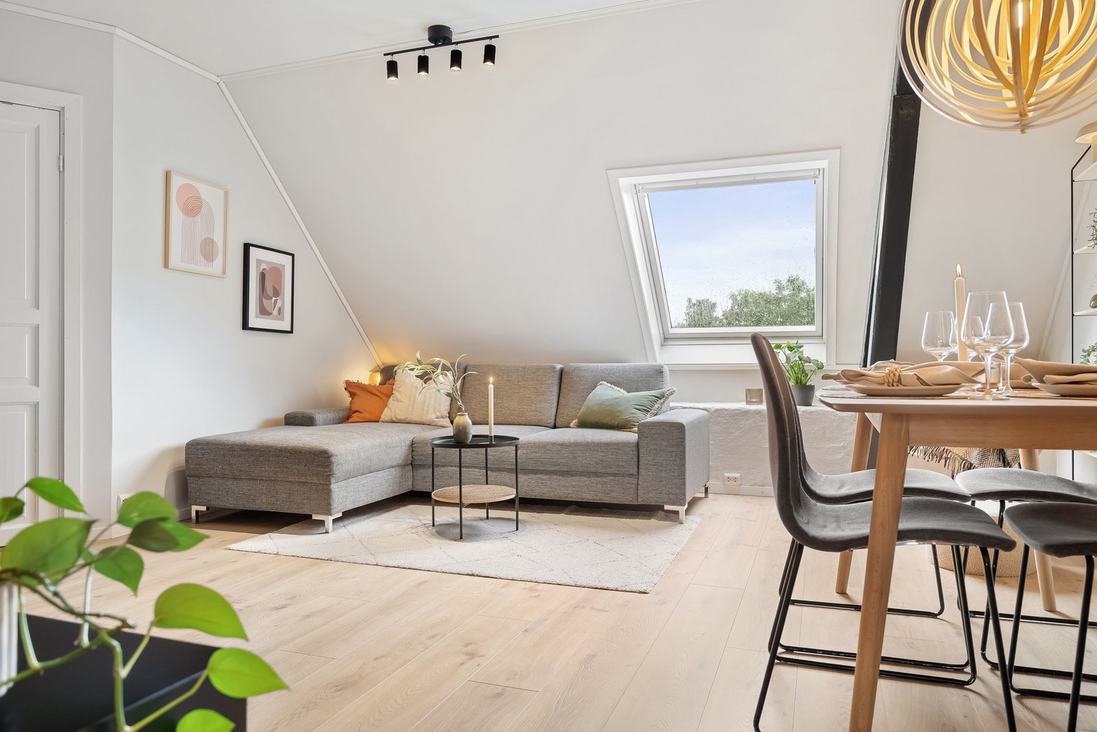 Dette er en flott leilighet med flere gode kvaliteter. Nytt gulv i oppholdsareal 2020. Galleribilde