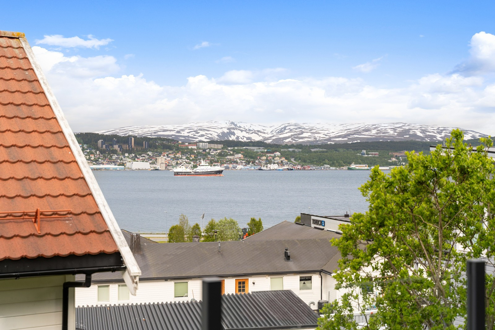 Nydelig utsikt fra Fjellheisen til Ringvassøy!