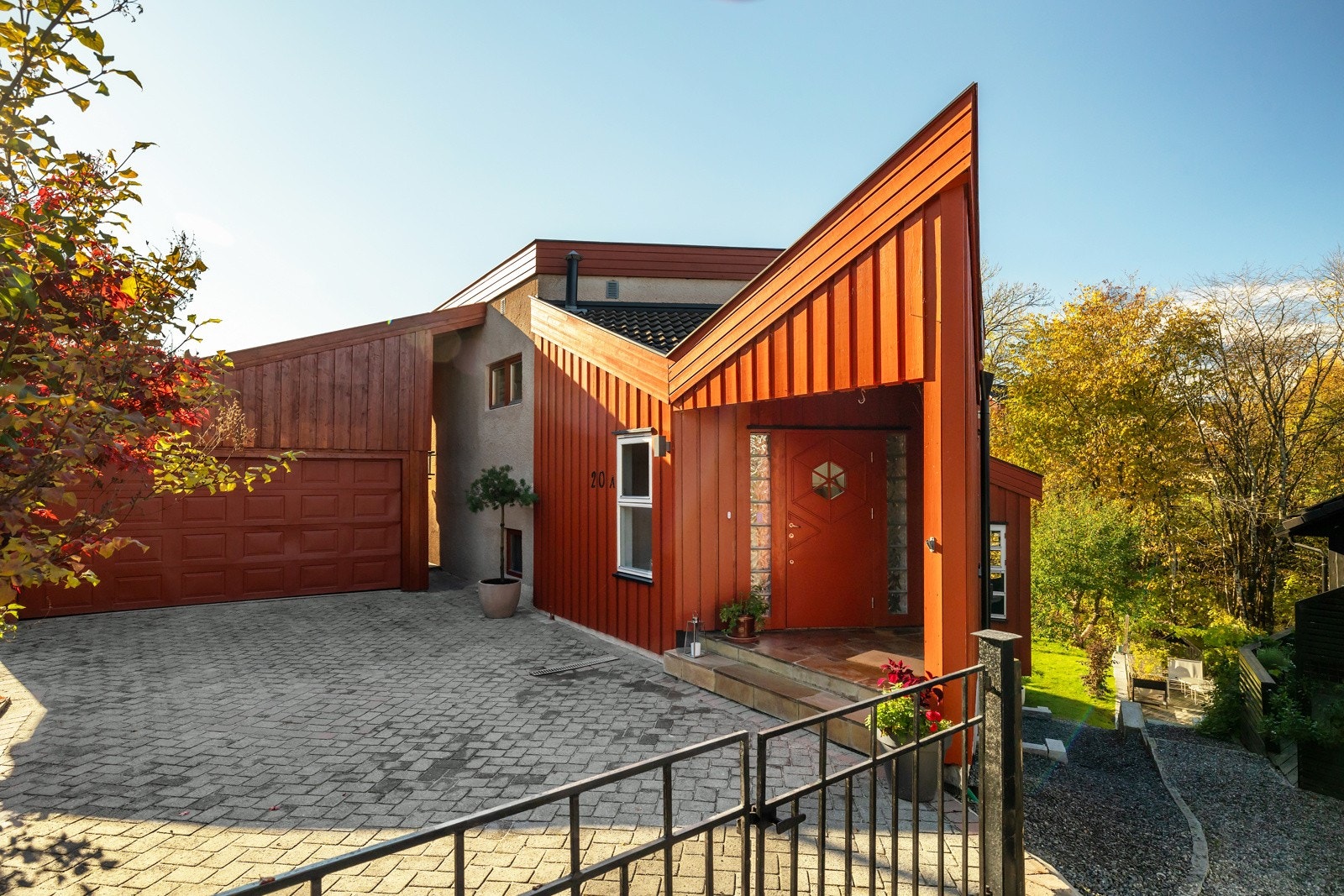 Velkommen til Vestliveien 20 - En stor og innholdsrik atriktekttegnet enebolig med attraktiv beliggenhget på Haslum. Galleribilde