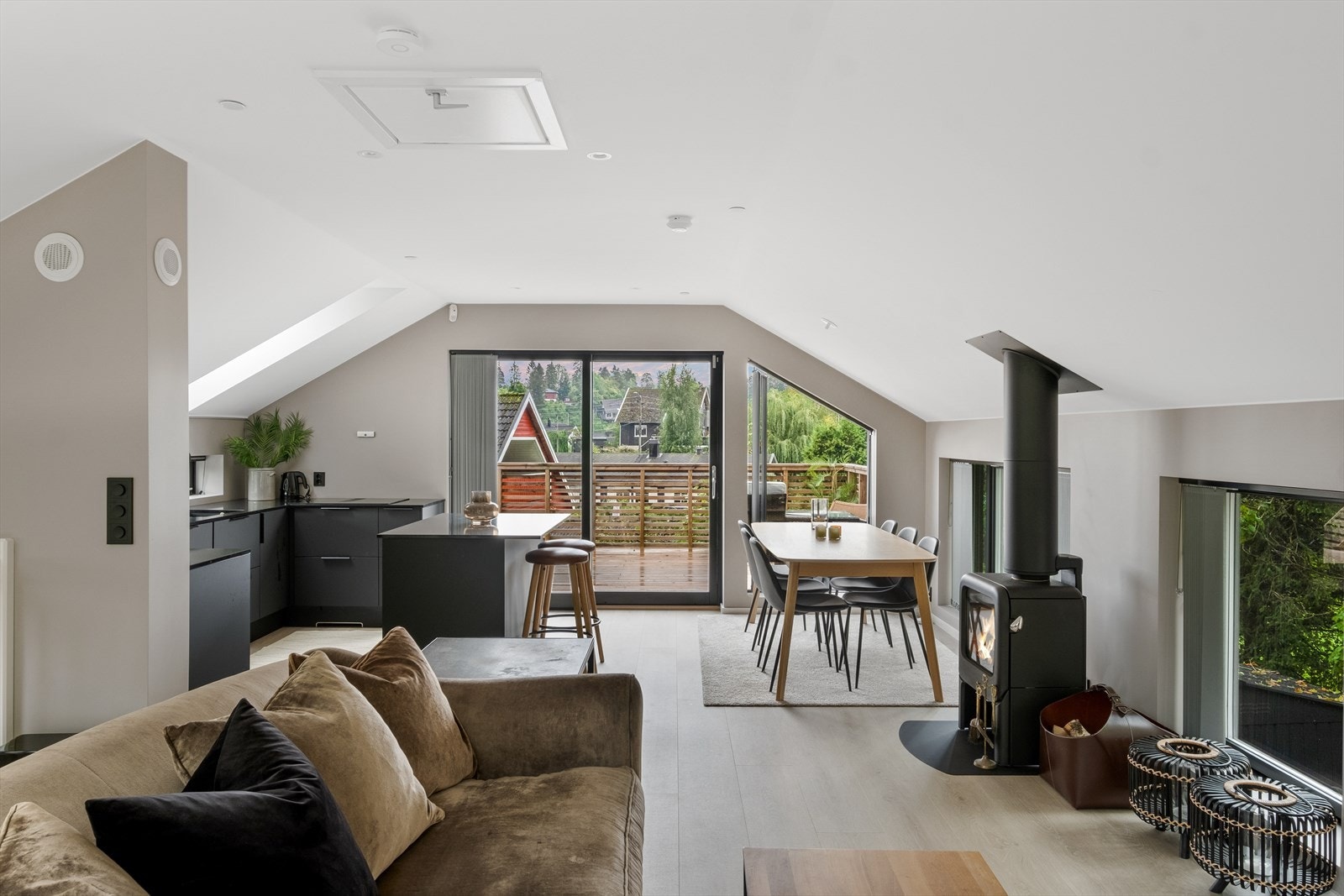 Naturlige soner gjør boligen lett å møblere. Galleribilde