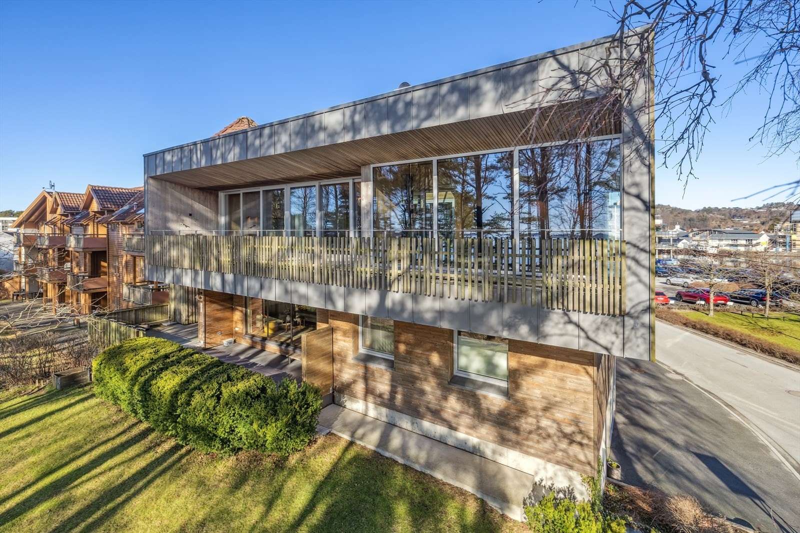 Dette er en bolig av særdeles høy standard, med gjennomgående kvalitet og flotte detaljer. Galleribilde