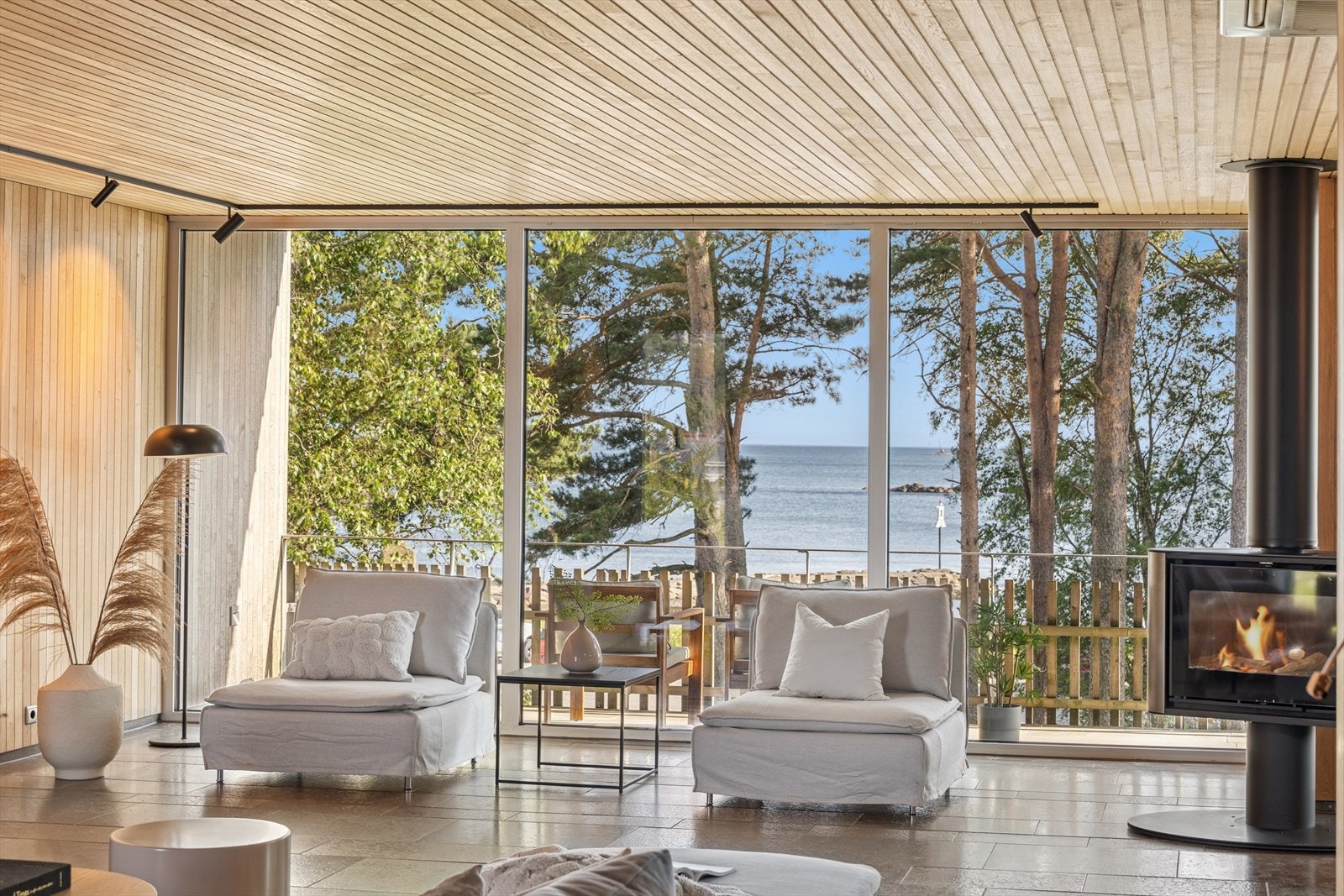 En av Mandals mest attraktive beliggenheter - på fantastiske Piren, med Furulunden som nærmeste nabo og kort gangavstand til sentrum. Galleribilde