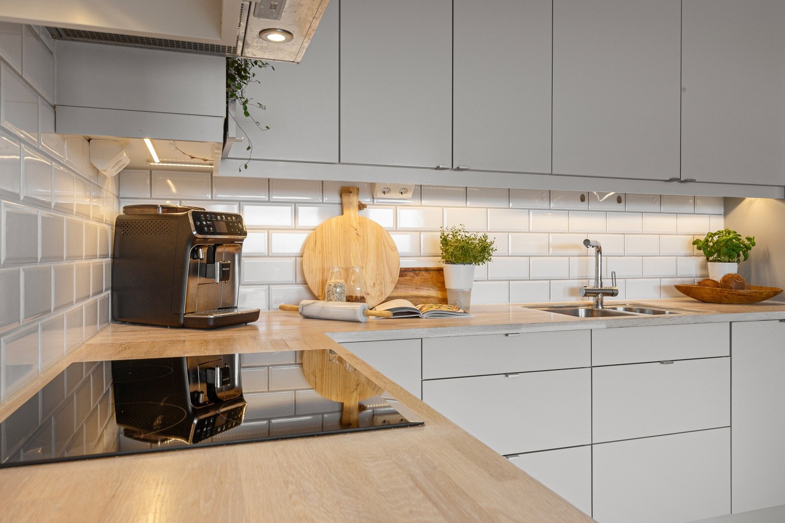 Påkostet benkeplate i heltre. Galleribilde