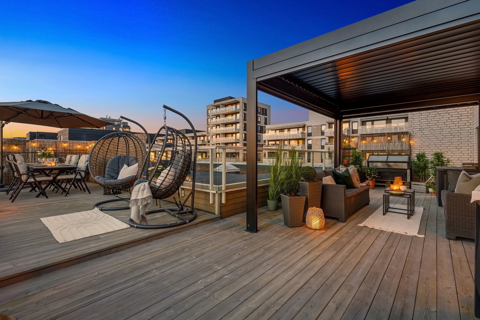 Leiligheten har en fantastisk, privat takterrasse. Galleribilde