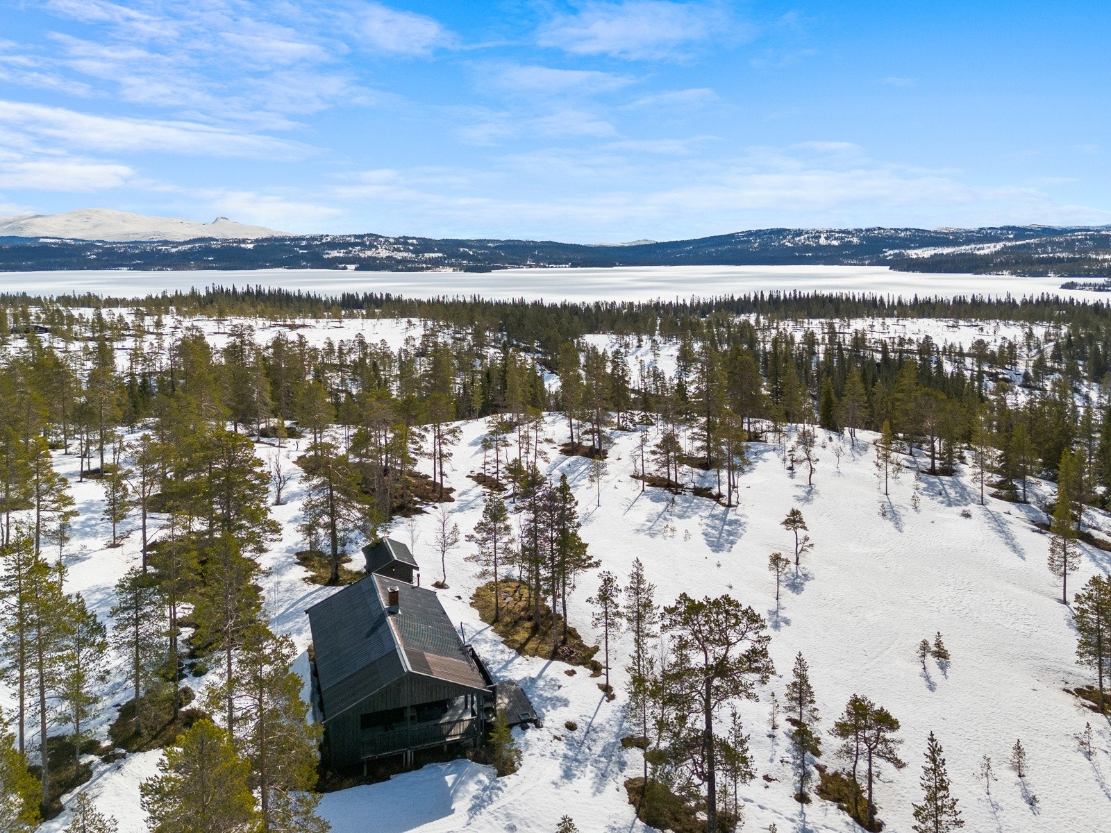 Populære turmål som Reinsmyrhøgda, Flysetra, Hitre Seterfjellet. Hytteforeningen kjører opp skispor og gir flotte turmuligheter sommer som vinter. Galleribilde