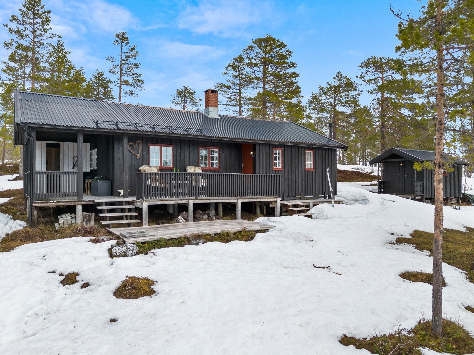 I tillknytning til hytta er det også et uthus. Galleribilde