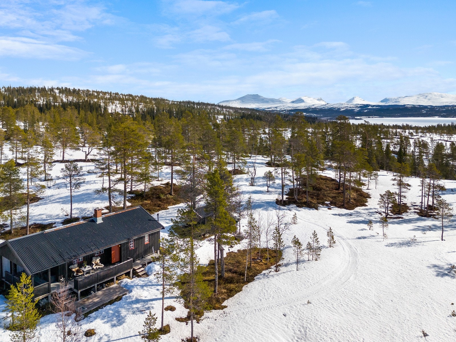 Velkommen til Nord-Vera 21 - en flott famliehytte i ett fantastisk fjellområde og turterreng. Galleribilde