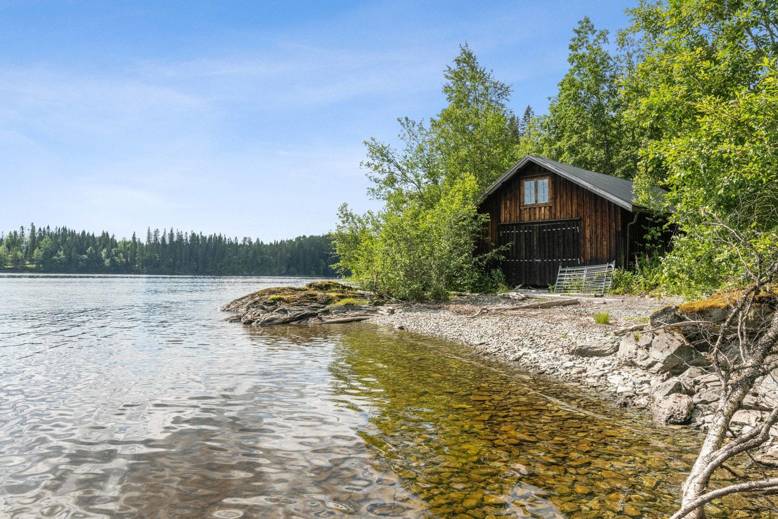 Naust og strand Galleribilde