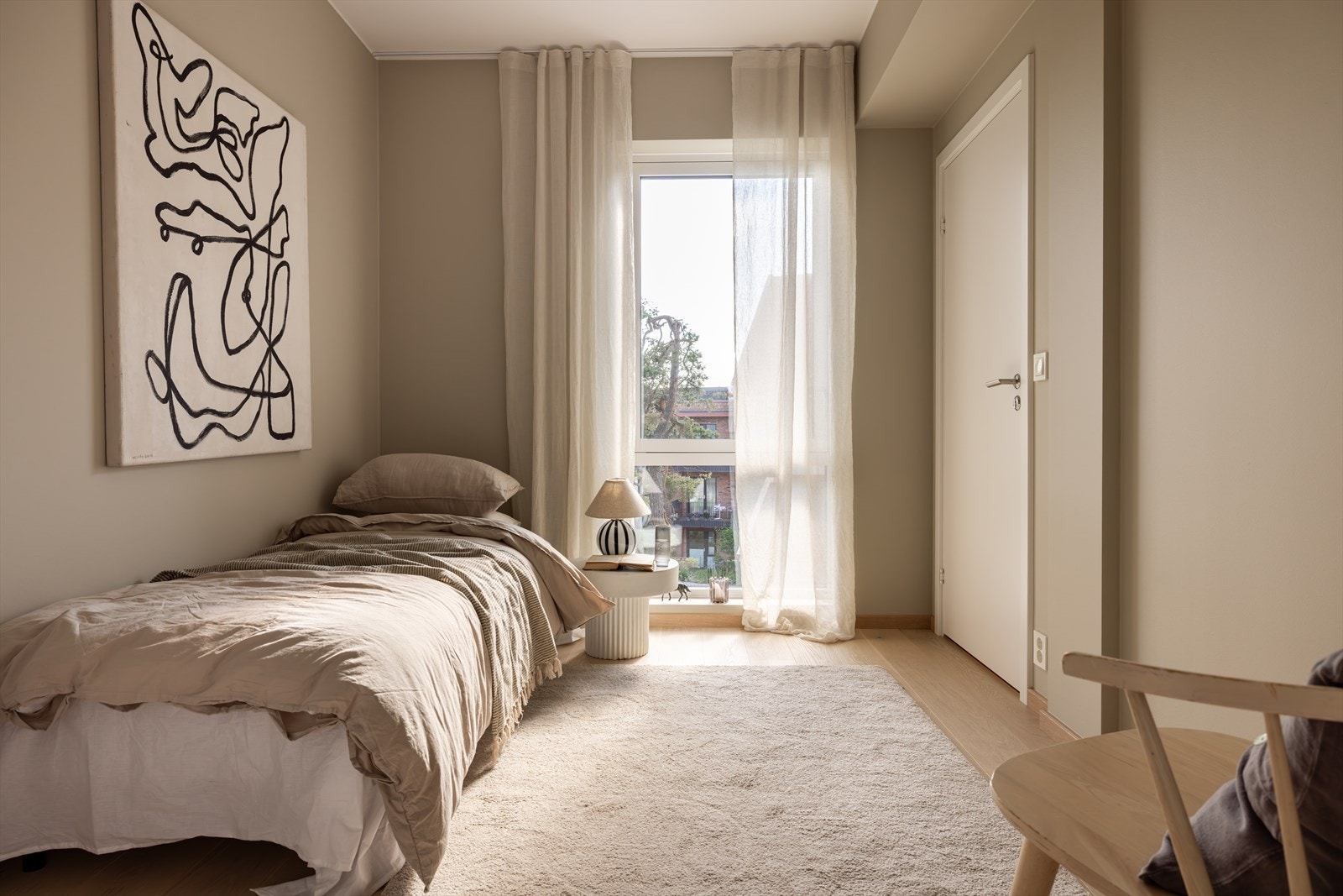 Soverom lll - Videre adkomst til en innvendig bod/teknisk rom Galleribilde