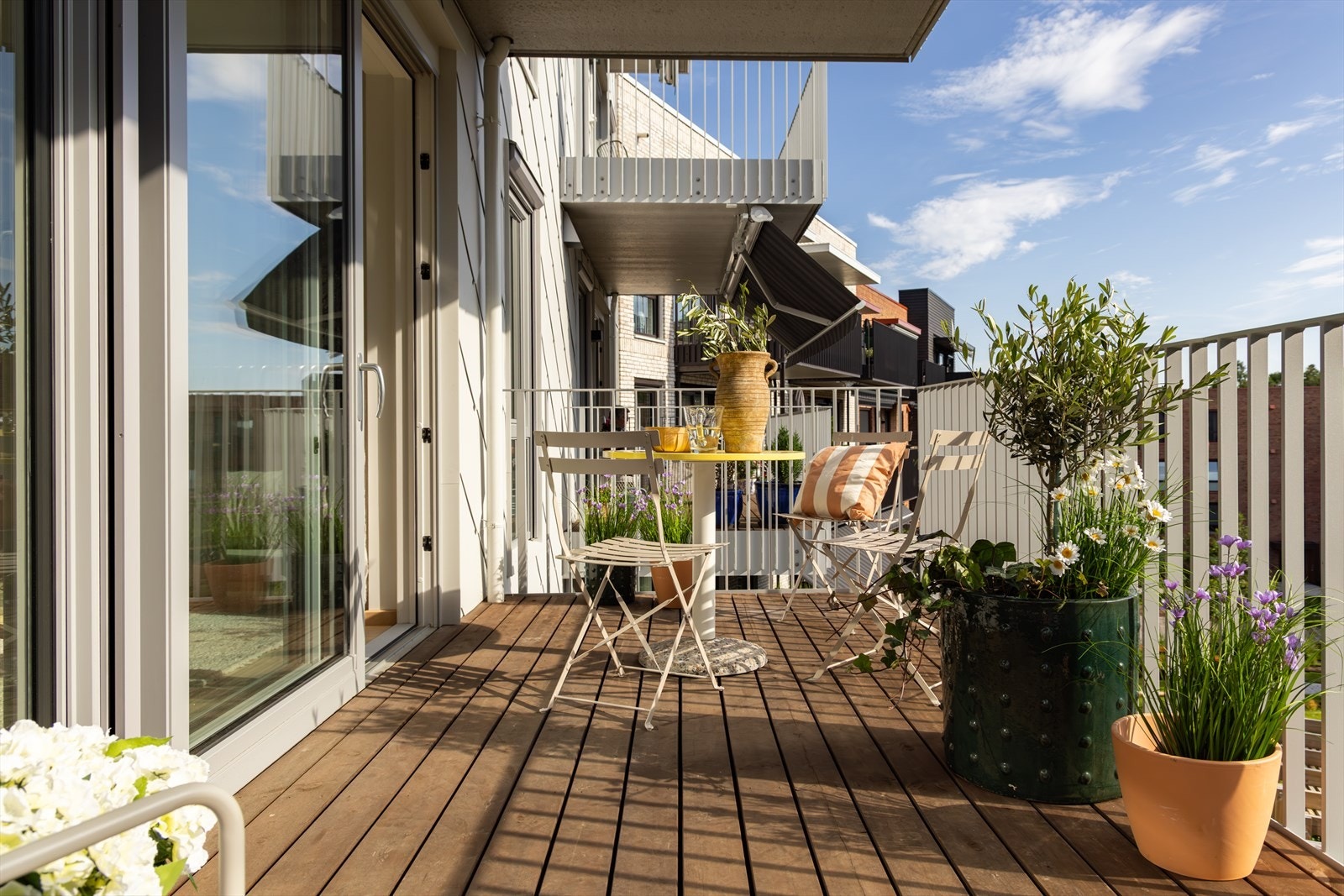 Fra stuen er det utgang til balkong på ca. 11 m² med god plass til utemøbler, beplantning og grill Galleribilde