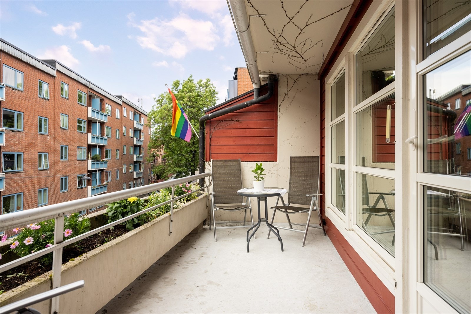 Leiligheten har en hyggelig, vestvendt balkong på ca. 9kvm. Galleribilde
