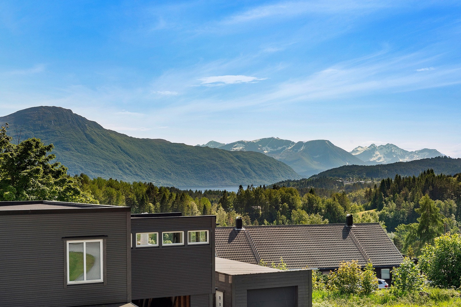 Utsiktbilde mot sør/sørvest. Galleribilde