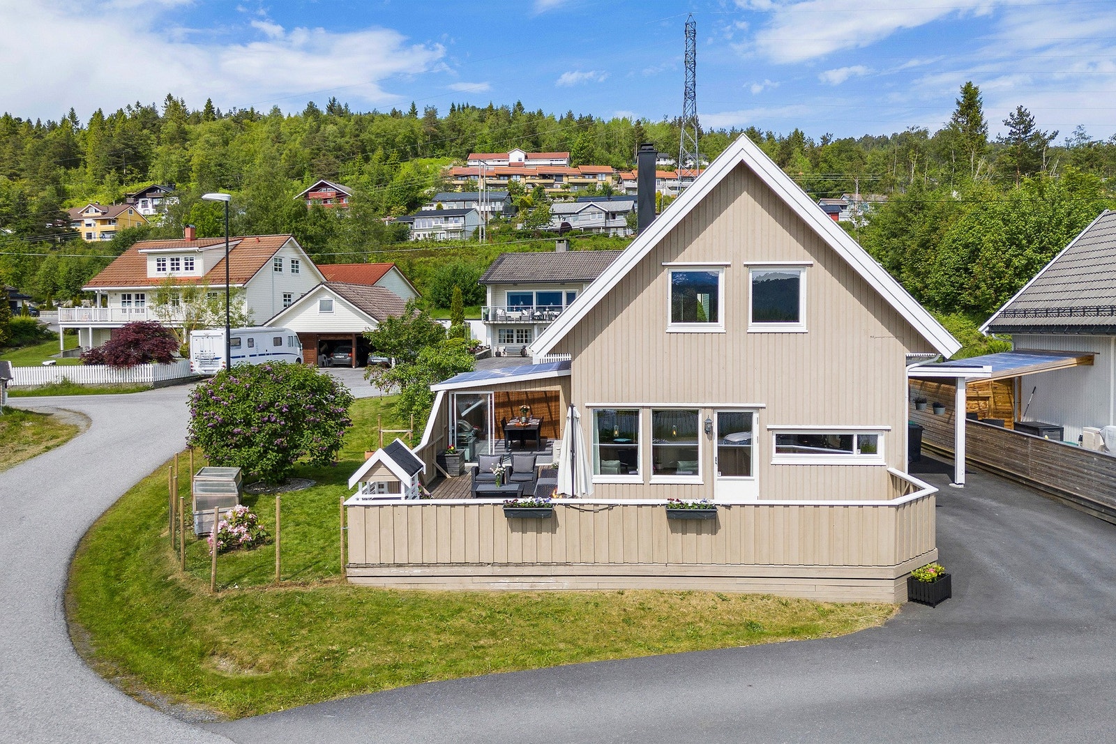 Velkommen til koselige Lundbøen 1, presentert av EIE eiendomsmegling ved Sissel Longva. Galleribilde