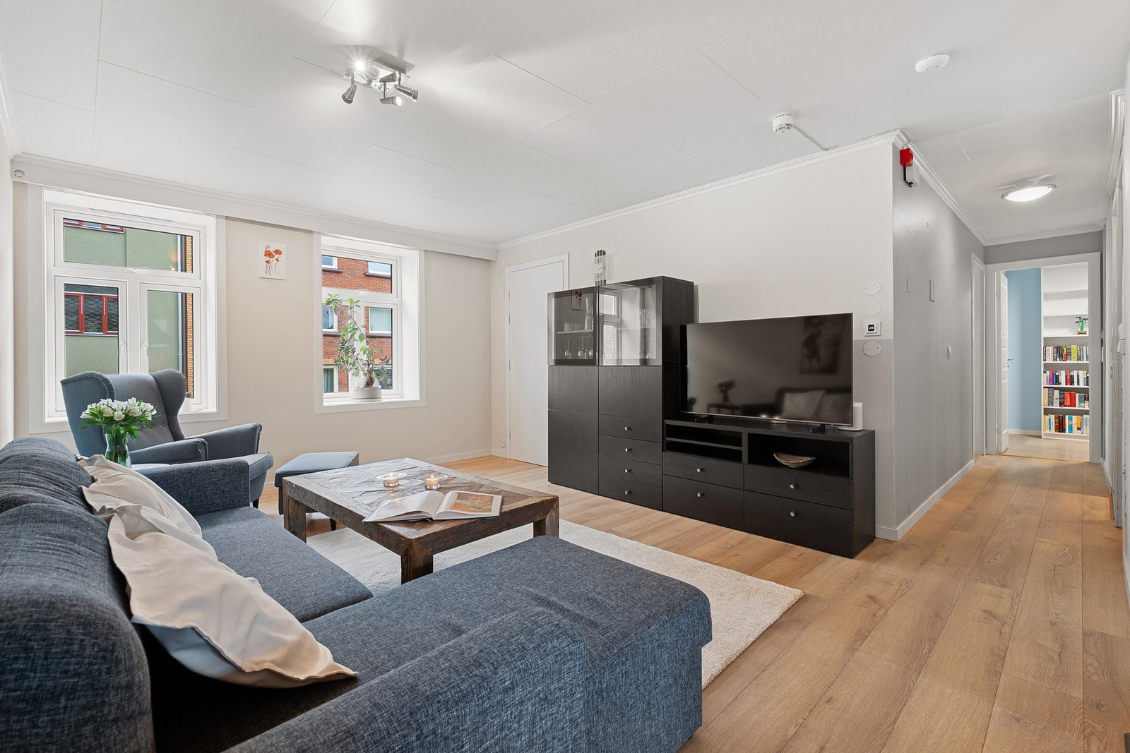 Leiligheten ligger i 3.etasje og har fine oppholdsrom som er lett å innrede. Galleribilde