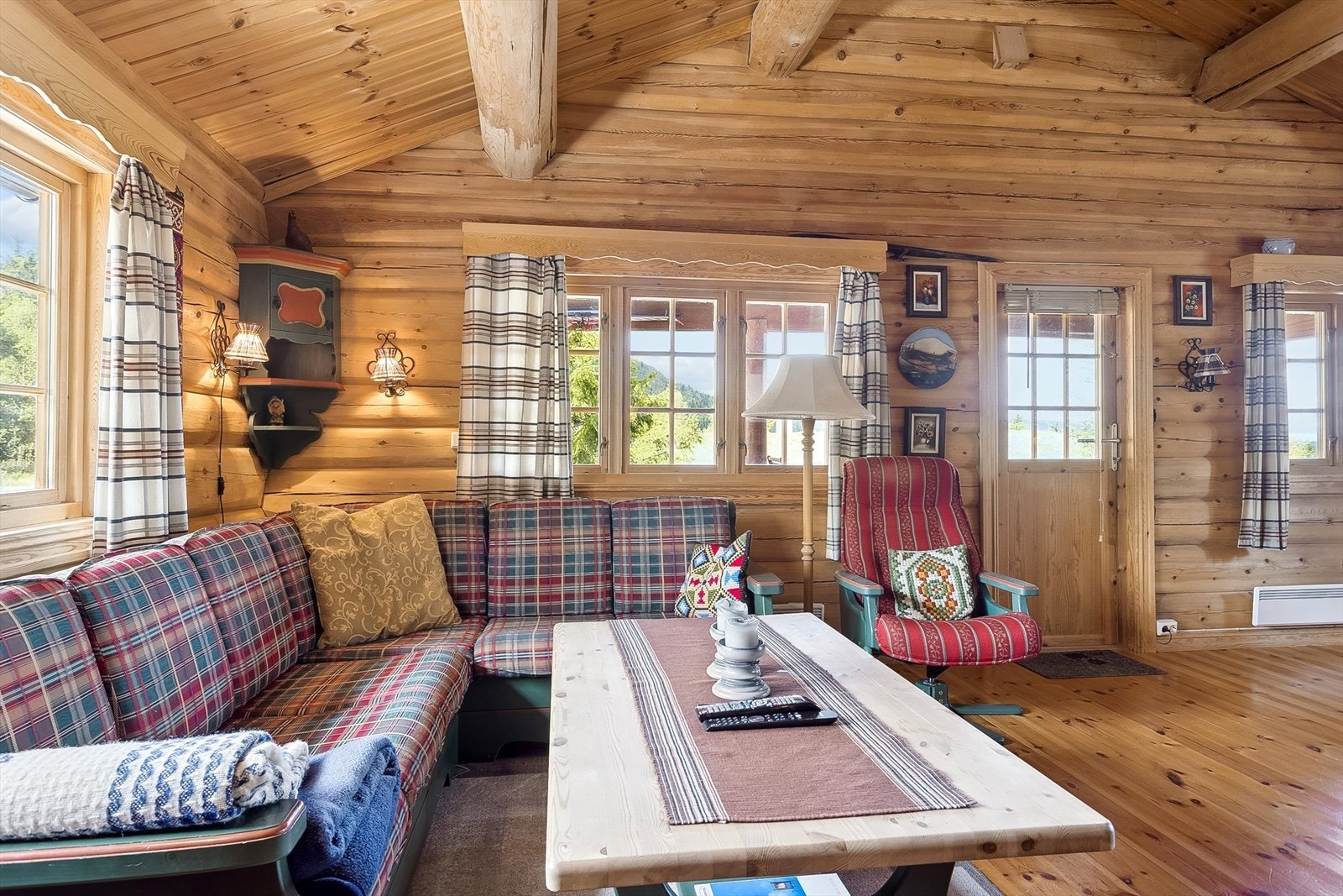 Stue med god takhøyde. Galleribilde