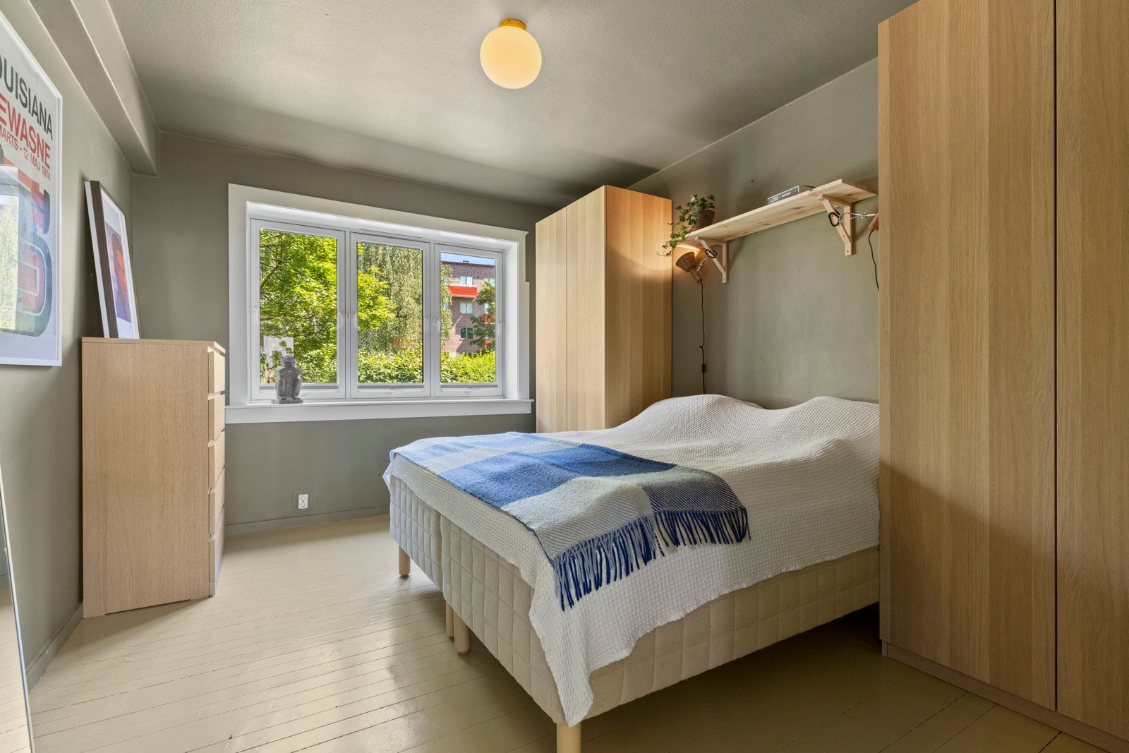 - Leiligheten har et stort og innbydende hovedsoverom som vender mot rolig innergård - Galleribilde