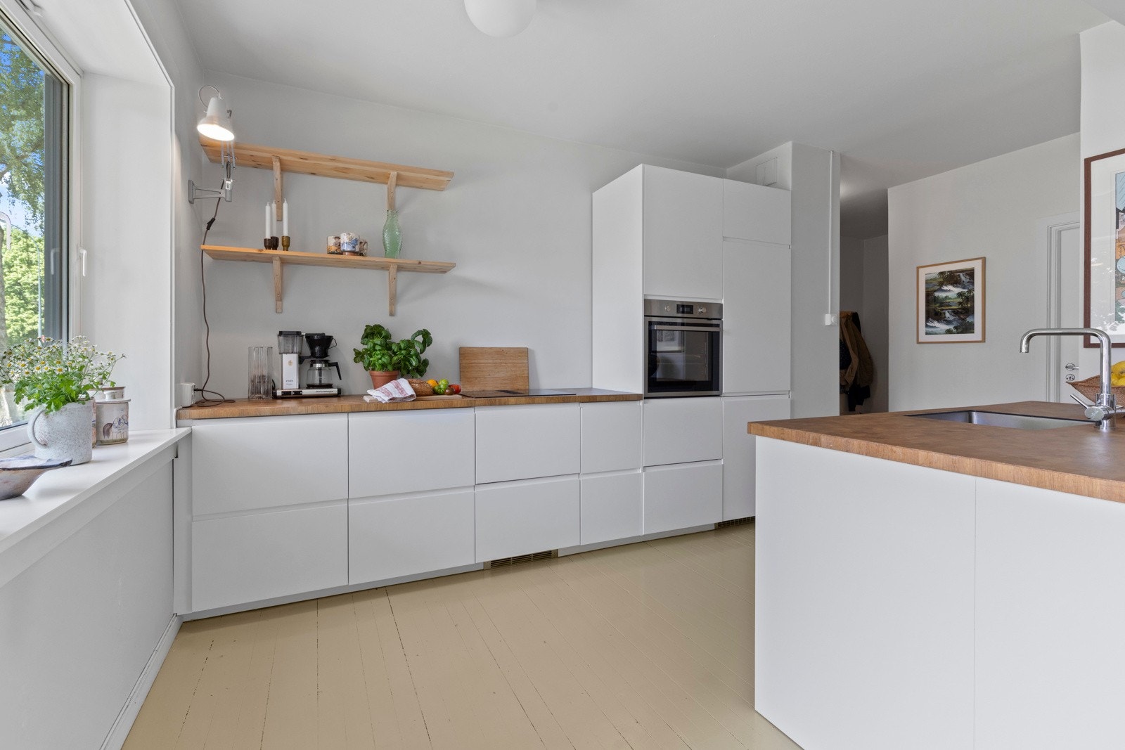 - Kjøkken med åpen løsning mot stua - Galleribilde