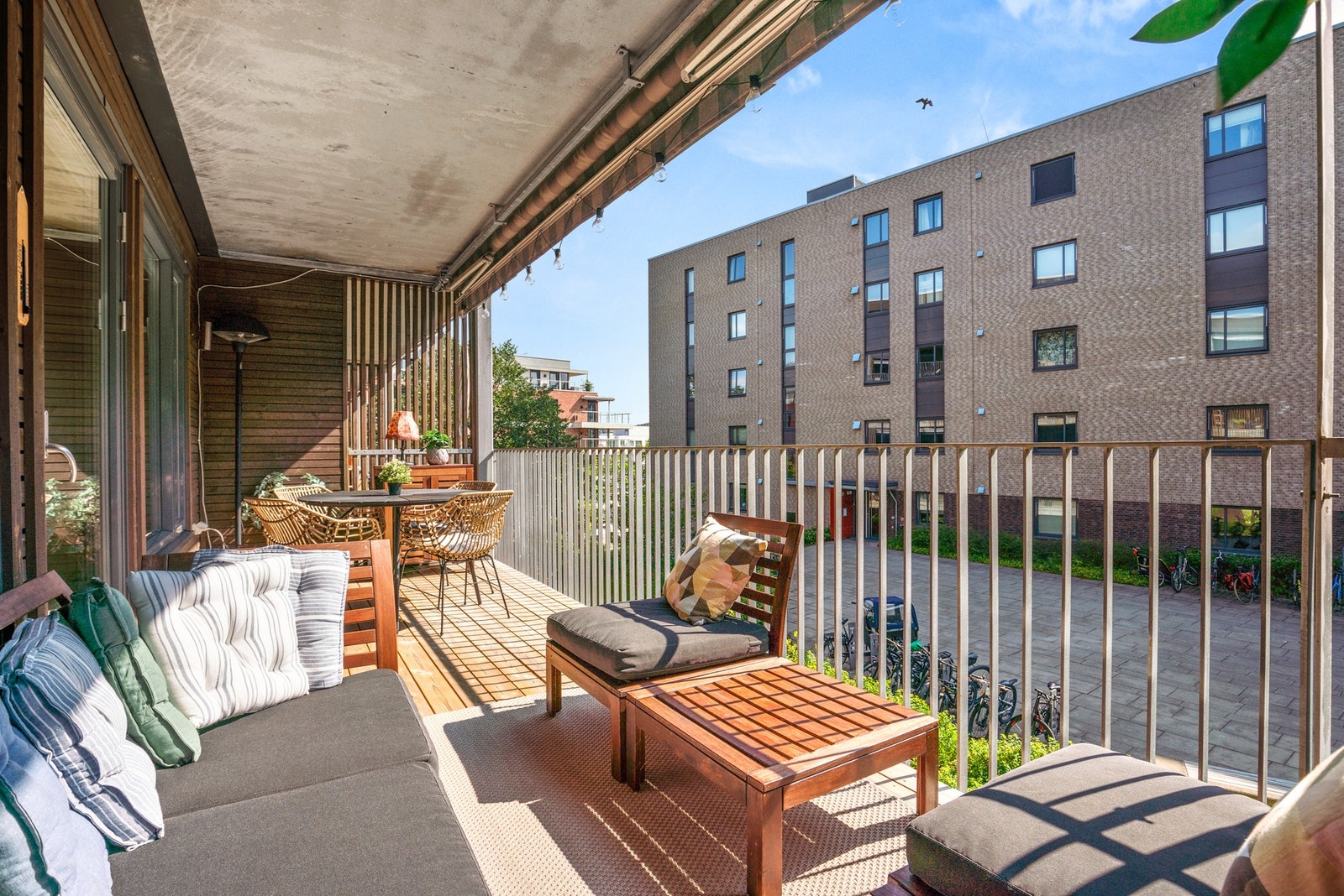 Elektrisk markise skjermer godt de varmeste dagene Galleribilde