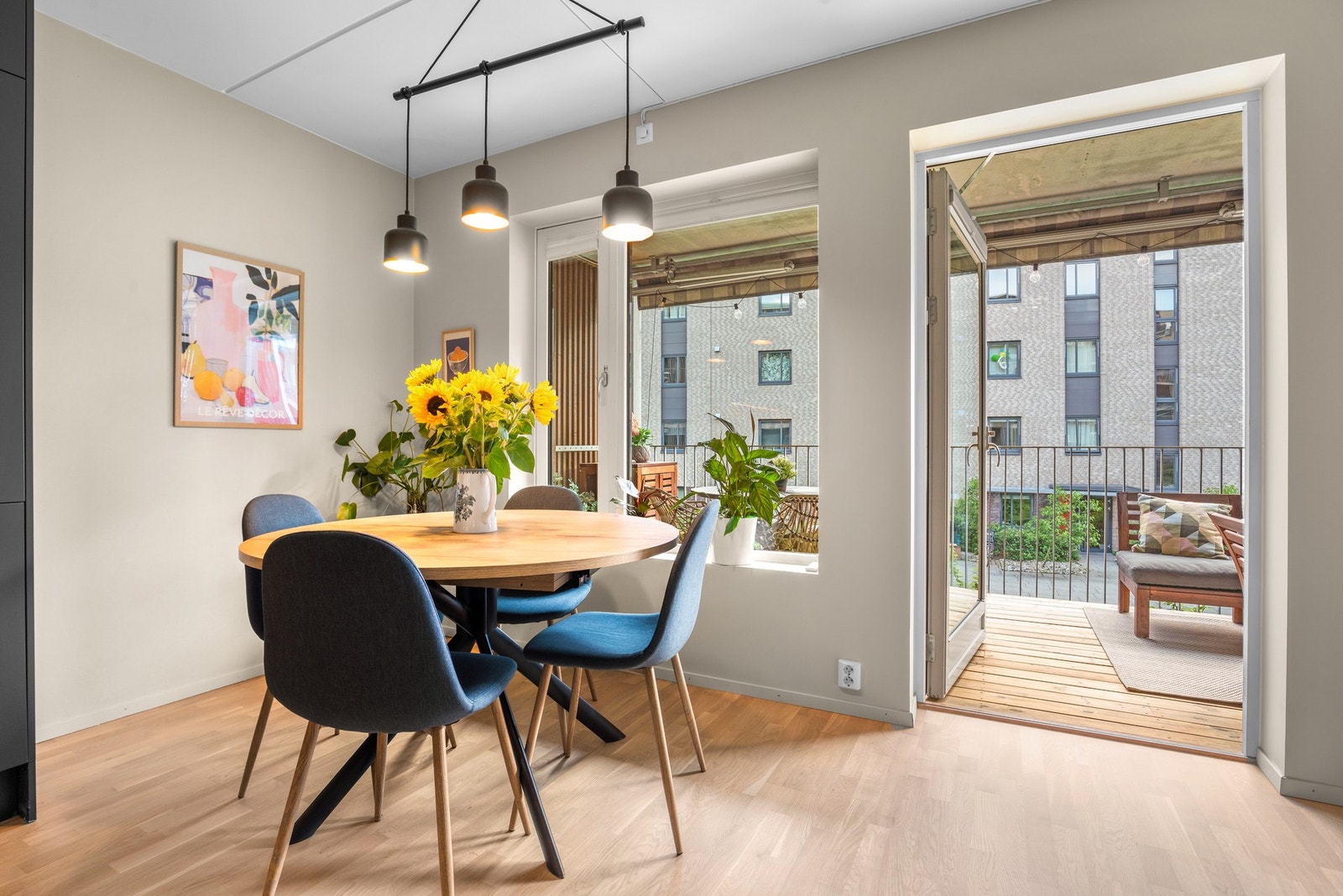 Boligen er levert med 10 års reklamasjonsfrist - ca. 1,5 år igjen. Galleribilde