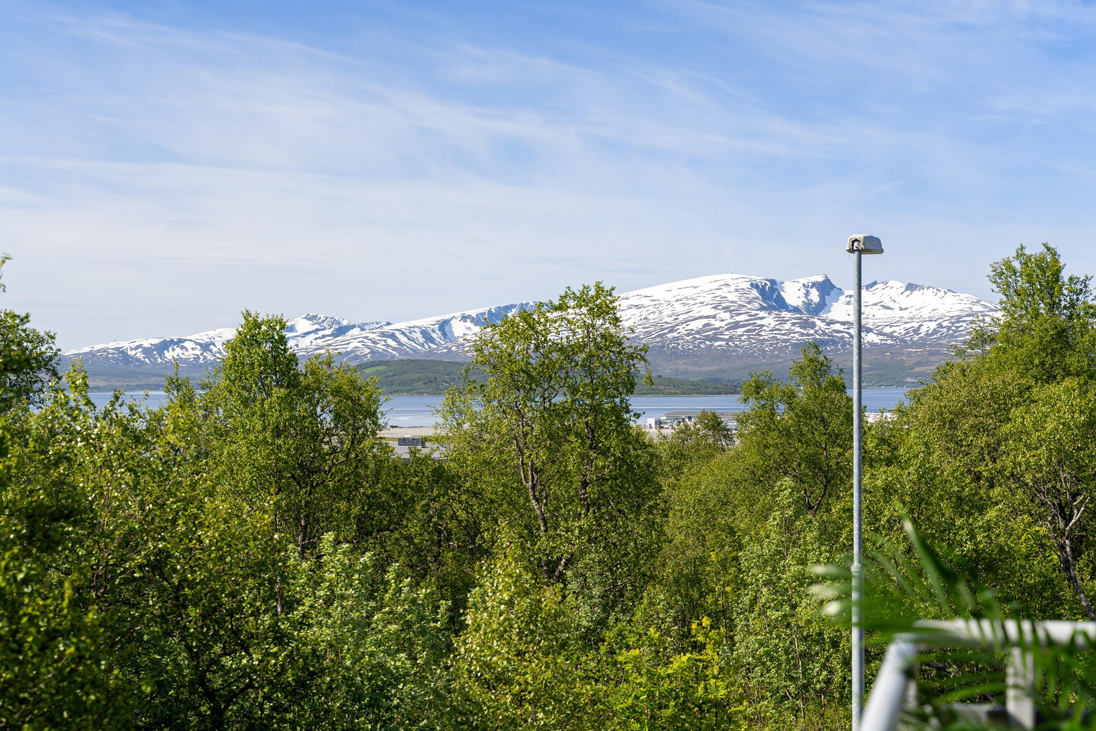 Flott utsikt fra balkong.