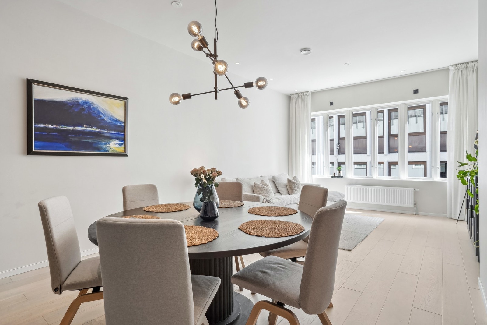 Spisegruppen er det perfekte stedet for både hverdagsmåltider men også for hyggelige sammenkomster. Galleribilde