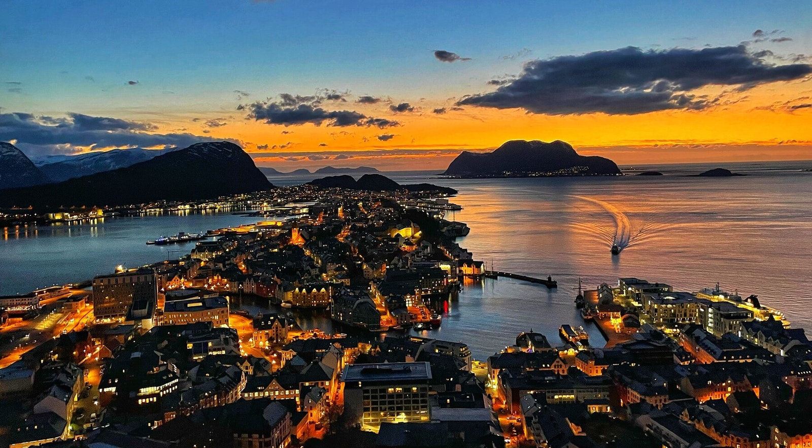 Du har også kort vei til denne magiske utsikten - velkommen til visning! Galleribilde