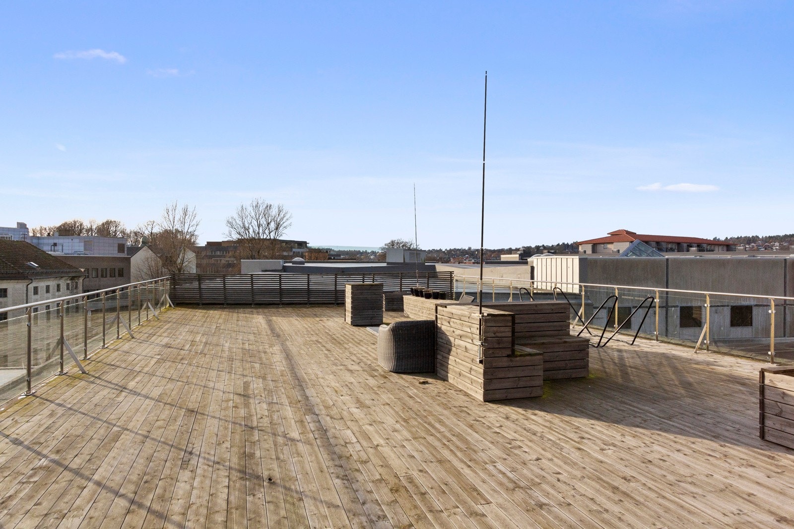 Flott felles takterrasse med fin utsikt over Moss sentrum. Galleribilde
