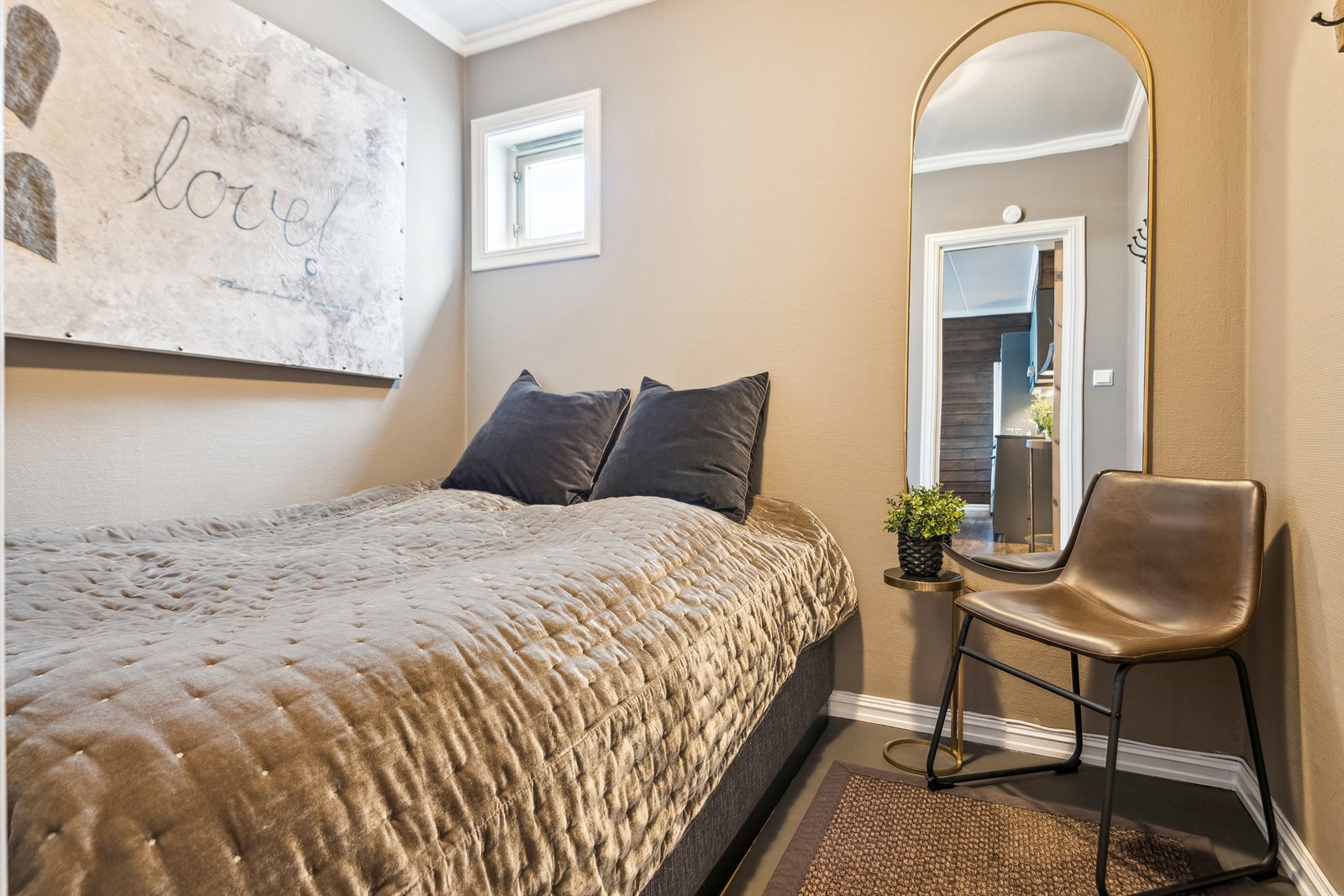 Soverom 1 - Ikke godkjent rømningsvei via vindu - gode 160 senger på begge rom Galleribilde