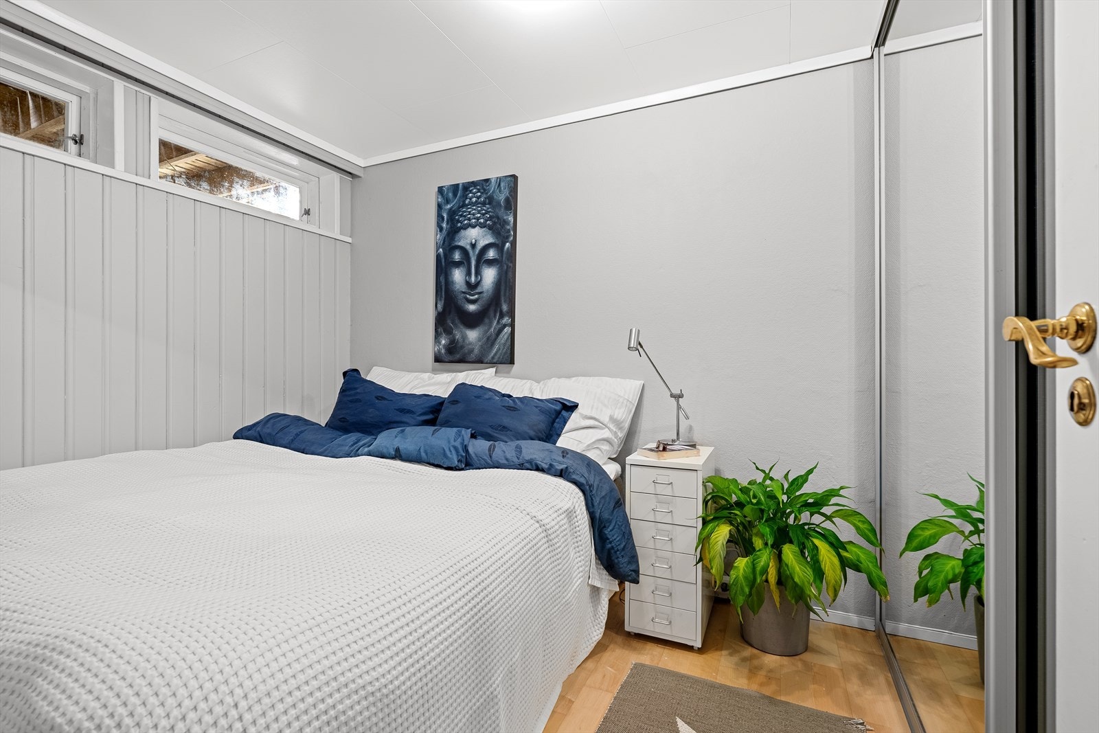 Den innvendige boden er idag benyttet som et soverom nr. 4. Rommet er ikke omsøkt, og ikke godkjent som rom for varig opphold. Galleribilde